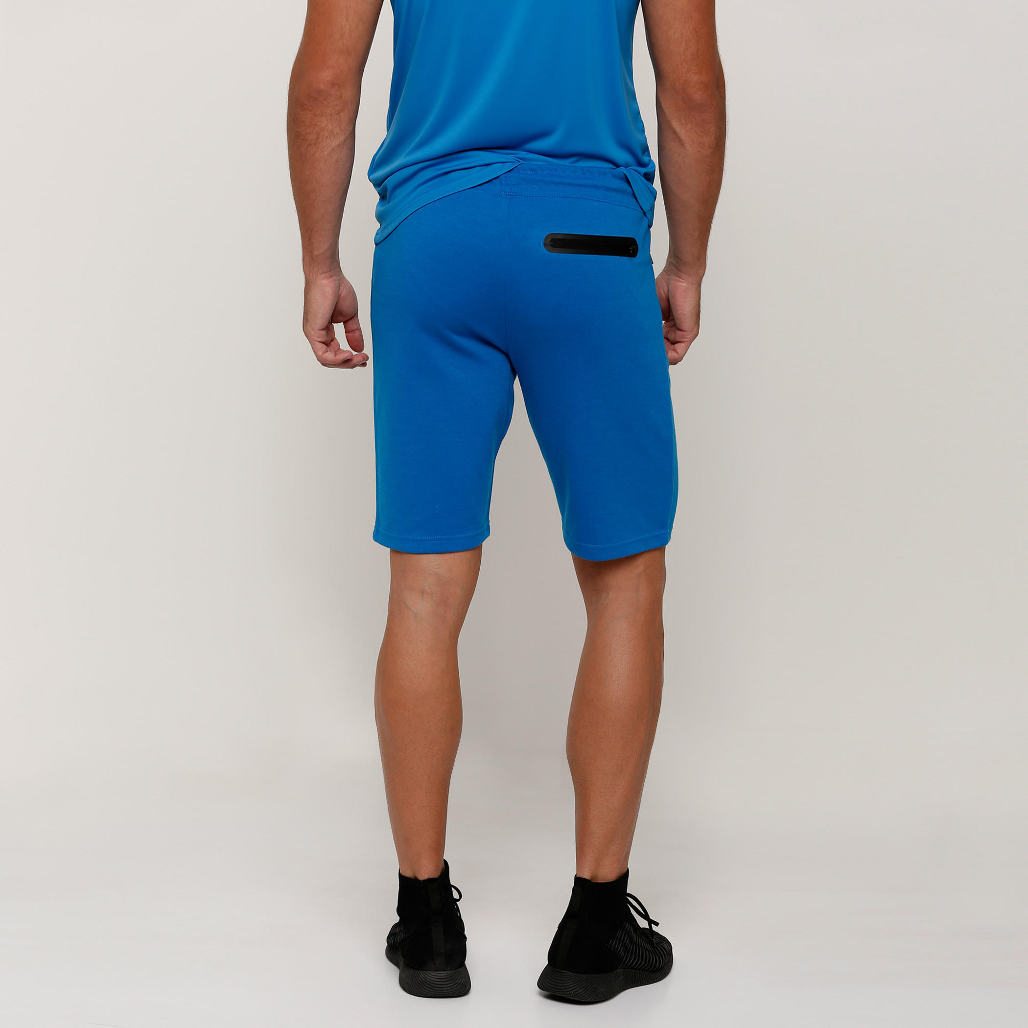 شورت بخصر مطّاطي وجيوب مع طبعات-men-clothing-sportswearandactivewear-bottoms-image-12