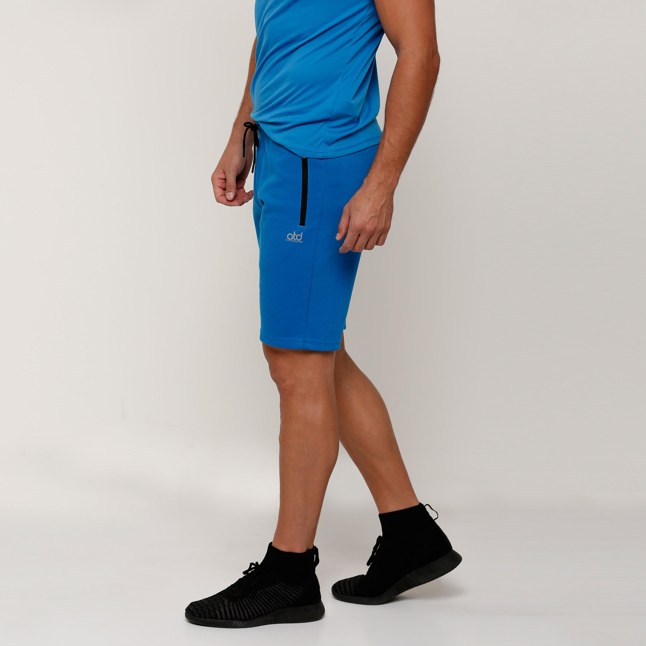 شورت بخصر مطّاطي وجيوب مع طبعات-men-clothing-sportswearandactivewear-bottoms-image-13