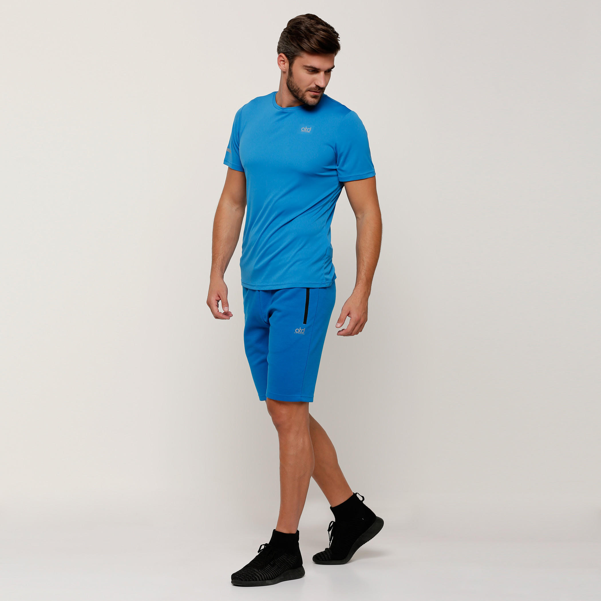 شورت بخصر مطّاطي وجيوب مع طبعات-men-clothing-sportswearandactivewear-bottoms-image-15