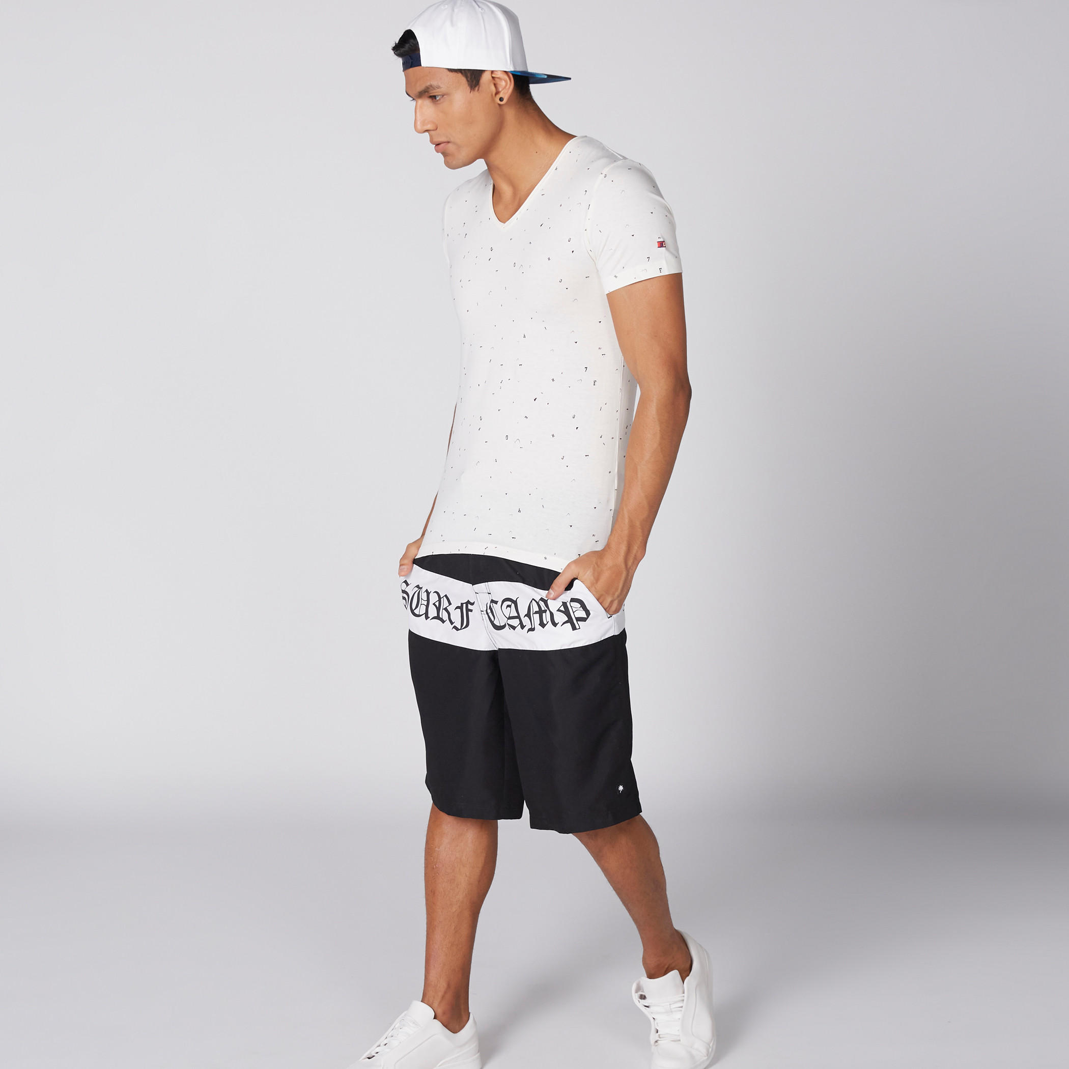 شورت بخصر مطّاطي وجيوب ورباط وطبعات-men-clothing-bottoms-shorts-image-1