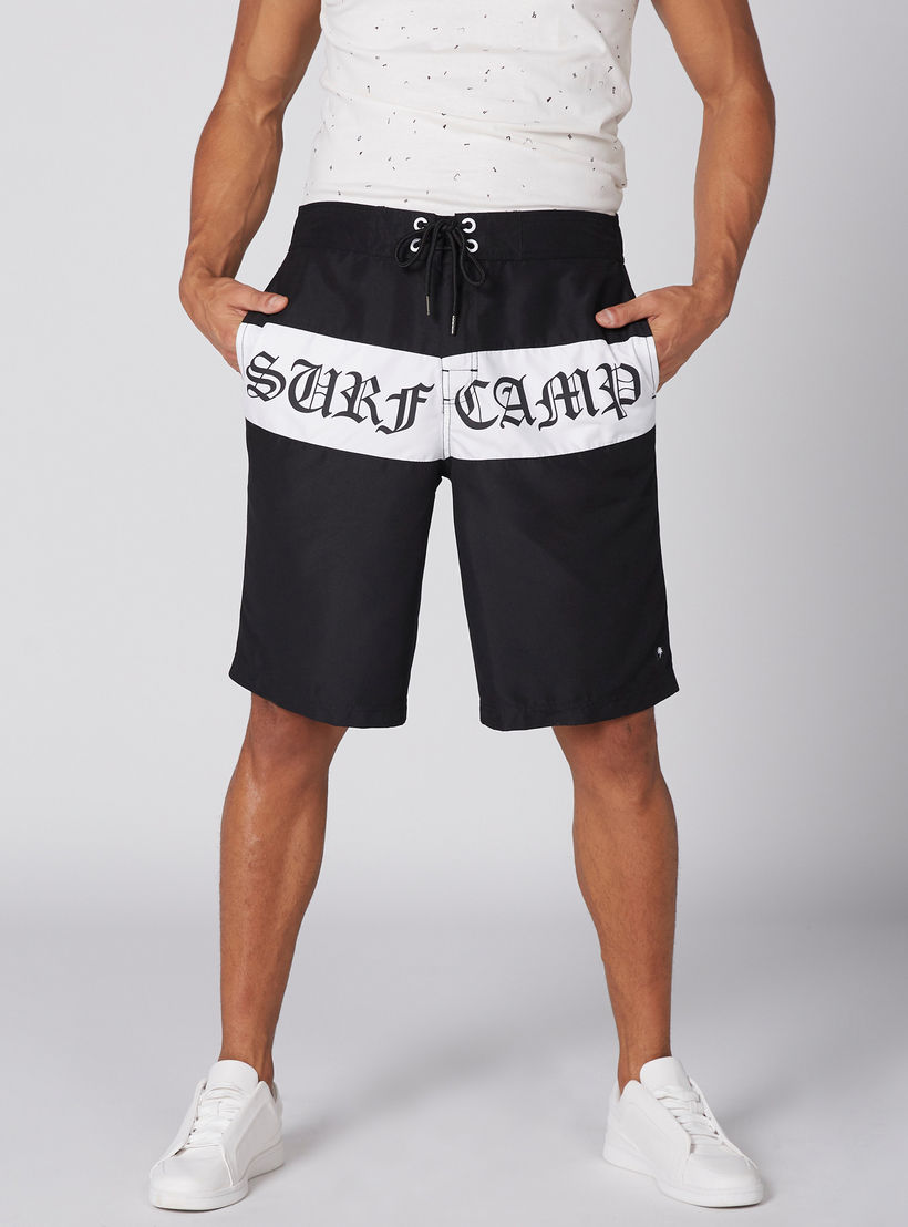 شورت بخصر مطّاطي وجيوب ورباط وطبعات-men-clothing-bottoms-shorts-image-2