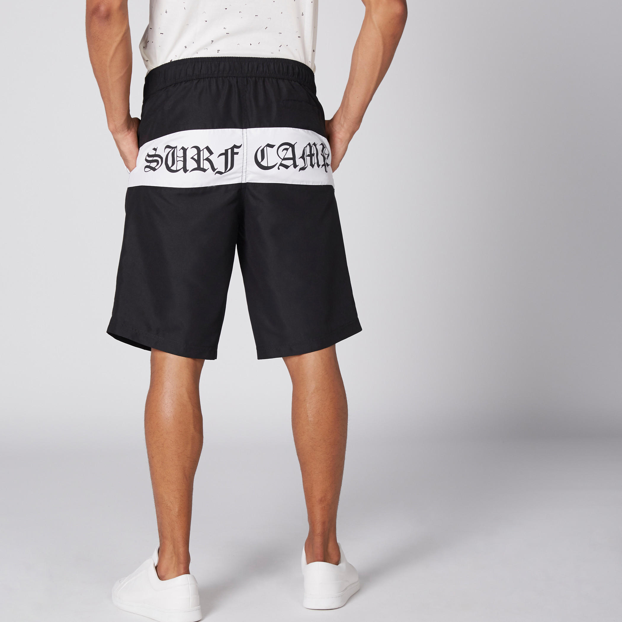 شورت بخصر مطّاطي وجيوب ورباط وطبعات-men-clothing-bottoms-shorts-image-5