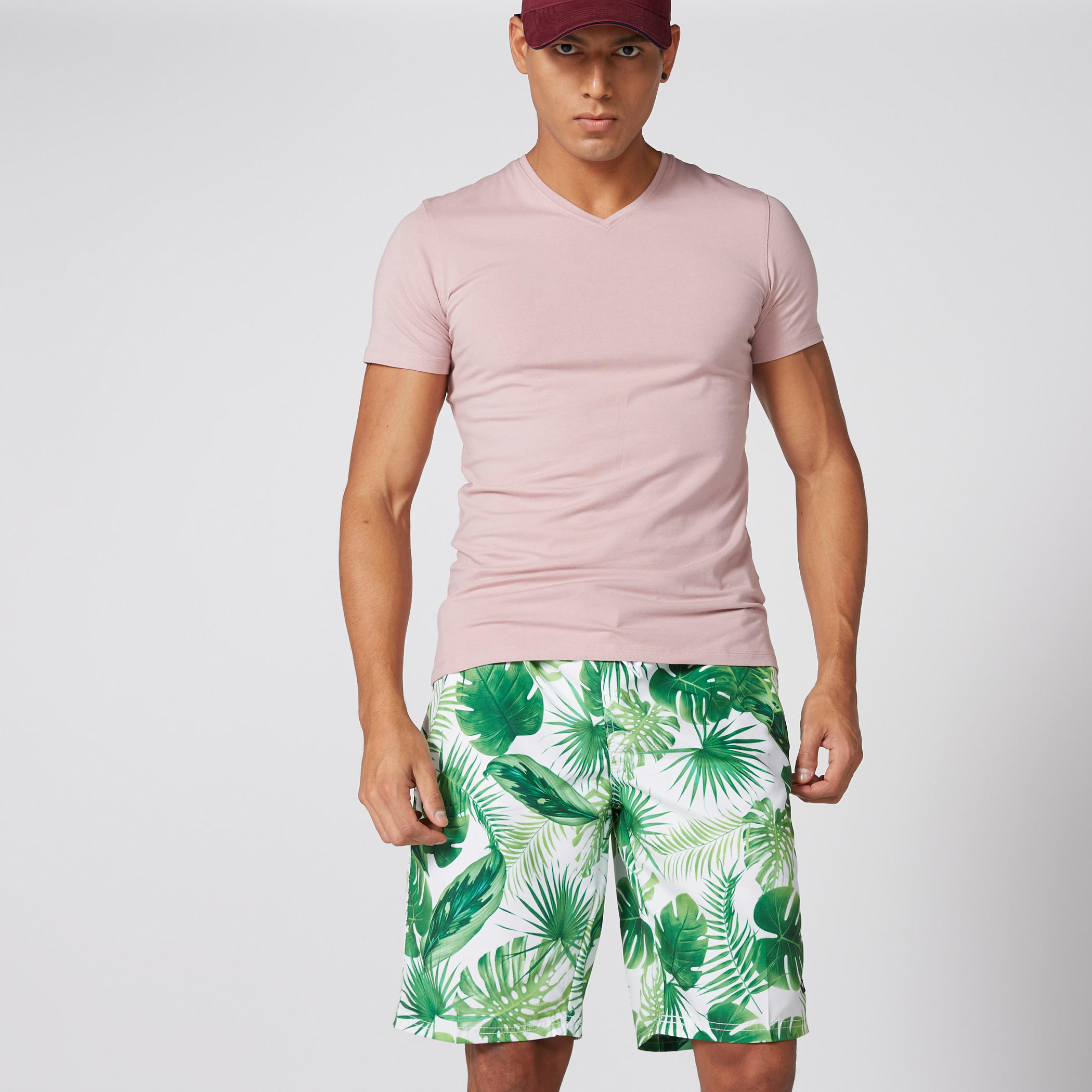 شورت بخصر مطّاطي وجيوب وطبعات-men-clothing-bottoms-shorts-image-1