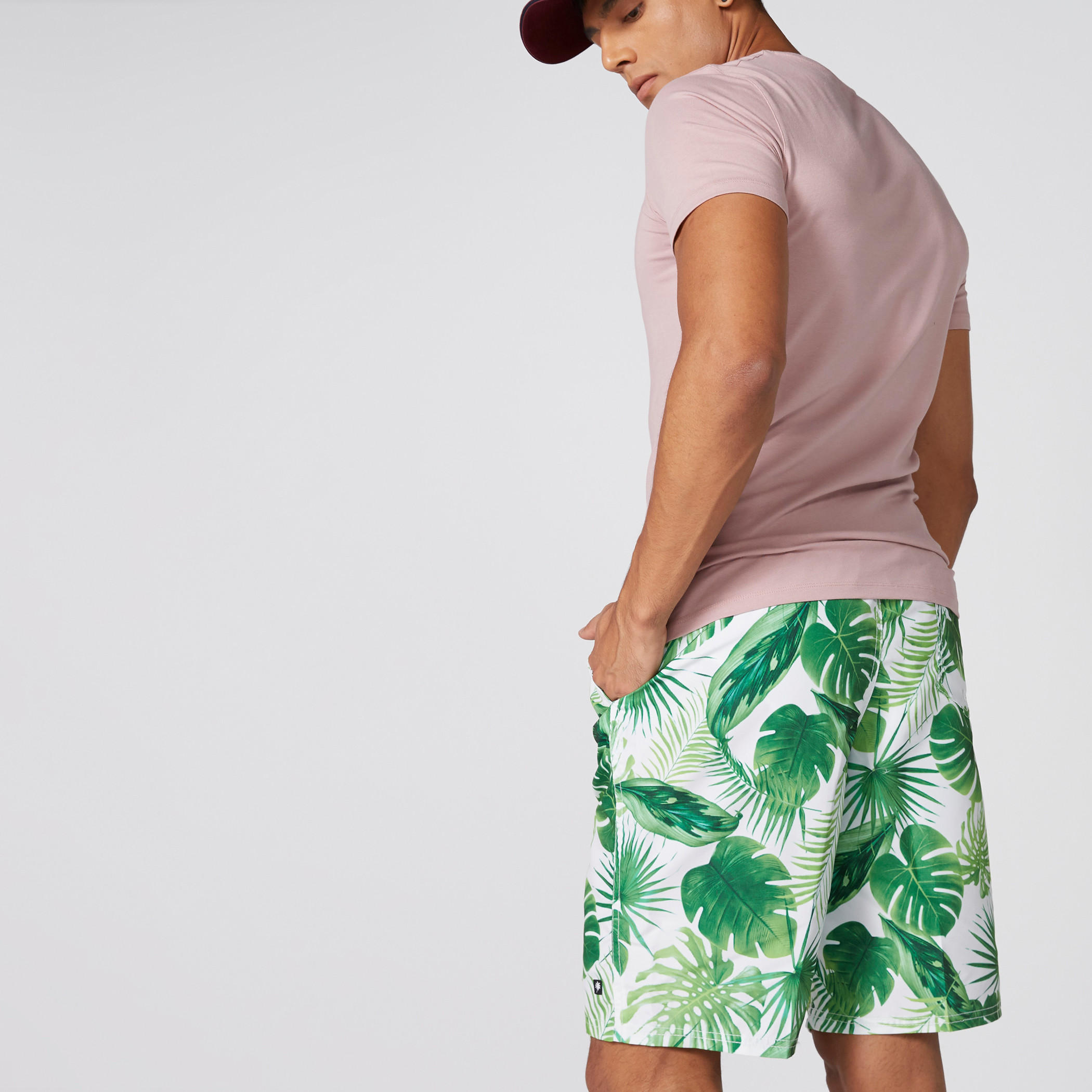 شورت بخصر مطّاطي وجيوب وطبعات-men-clothing-bottoms-shorts-image-2