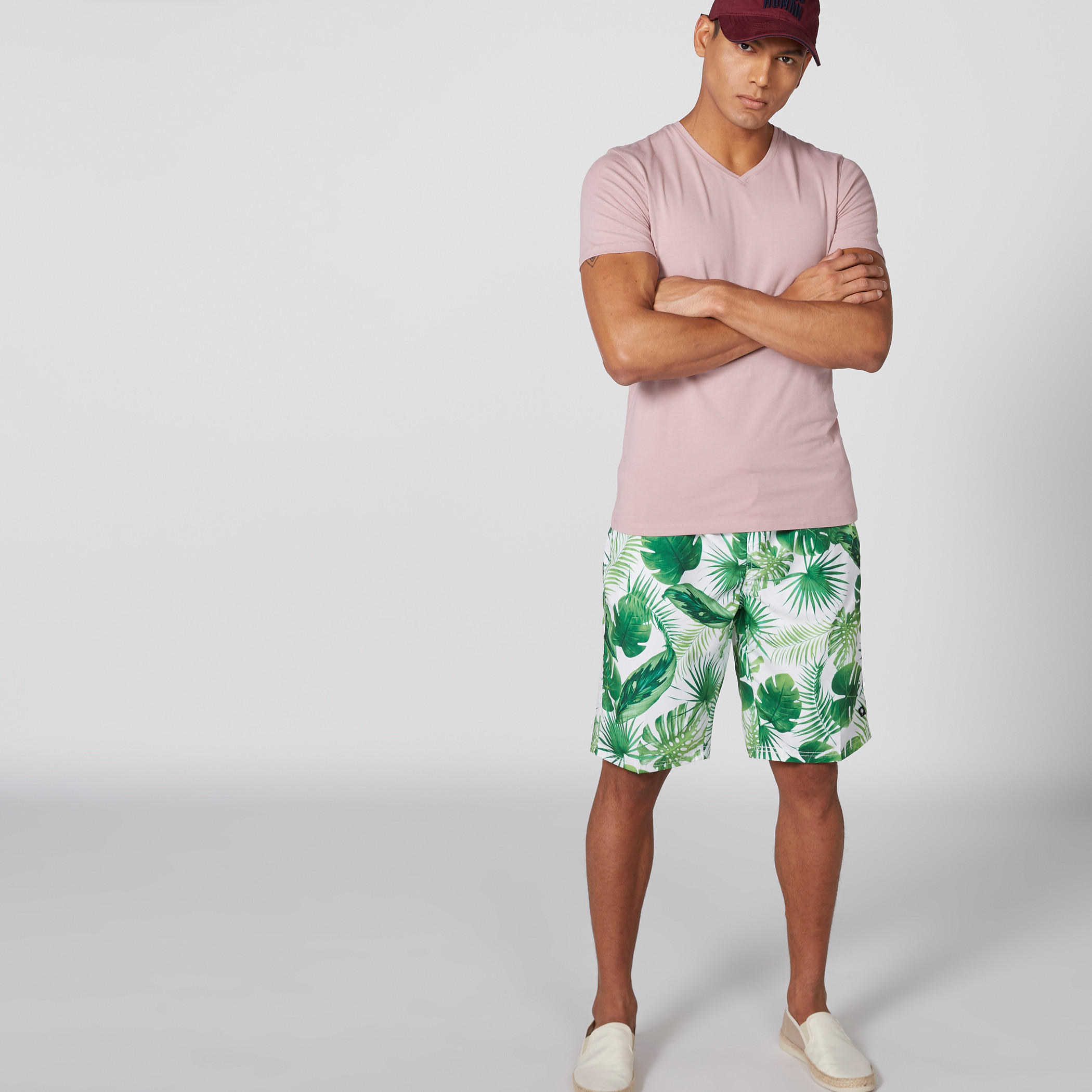 شورت بخصر مطّاطي وجيوب وطبعات-men-clothing-bottoms-shorts-image-3