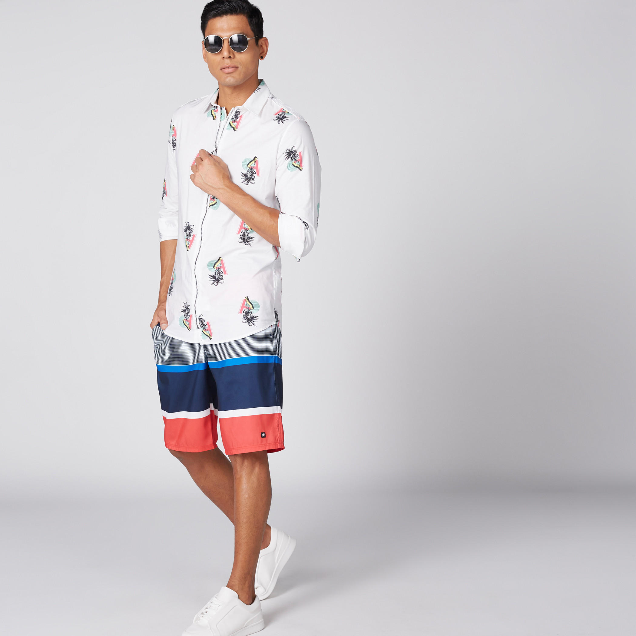 شورت مقلم بخصر مطاطي وجيوب ورباط-men-clothing-bottoms-shorts-image-2