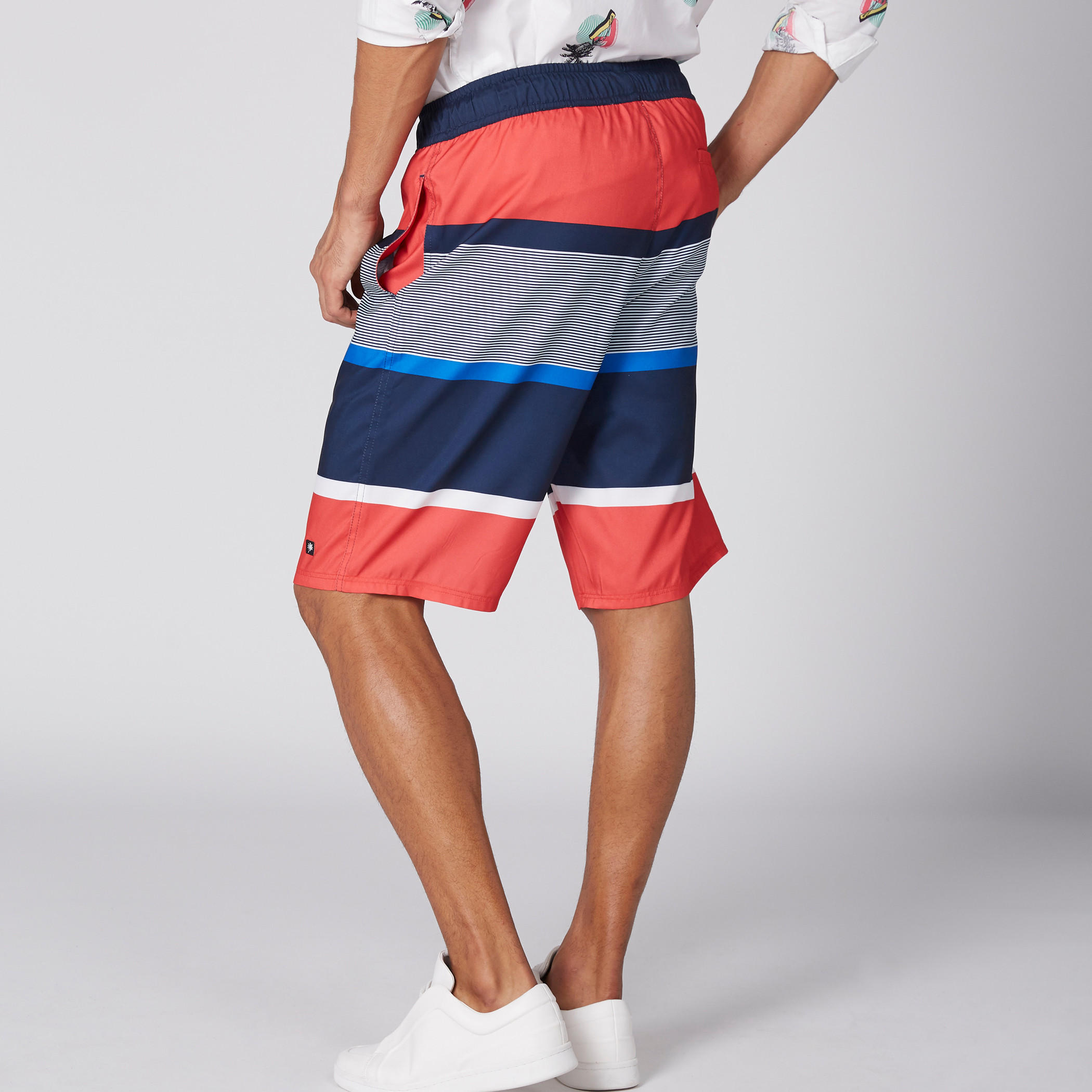 شورت مقلم بخصر مطاطي وجيوب ورباط-men-clothing-bottoms-shorts-image-5