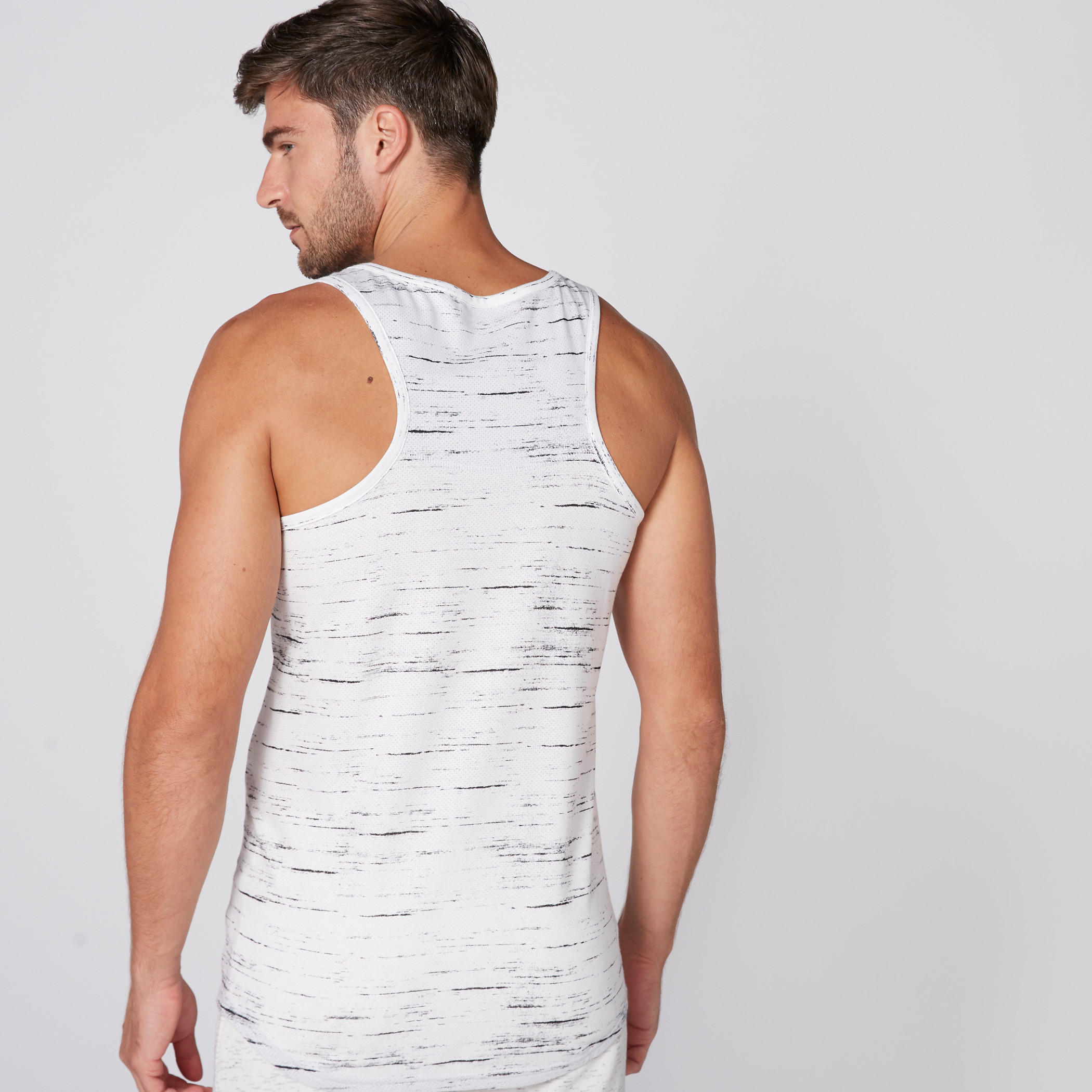 سترة فيست بياقة عميقة وظهر ريسر وطبعات-men-clothing-sportswearandactivewear-tshirtsandpolos-image-2