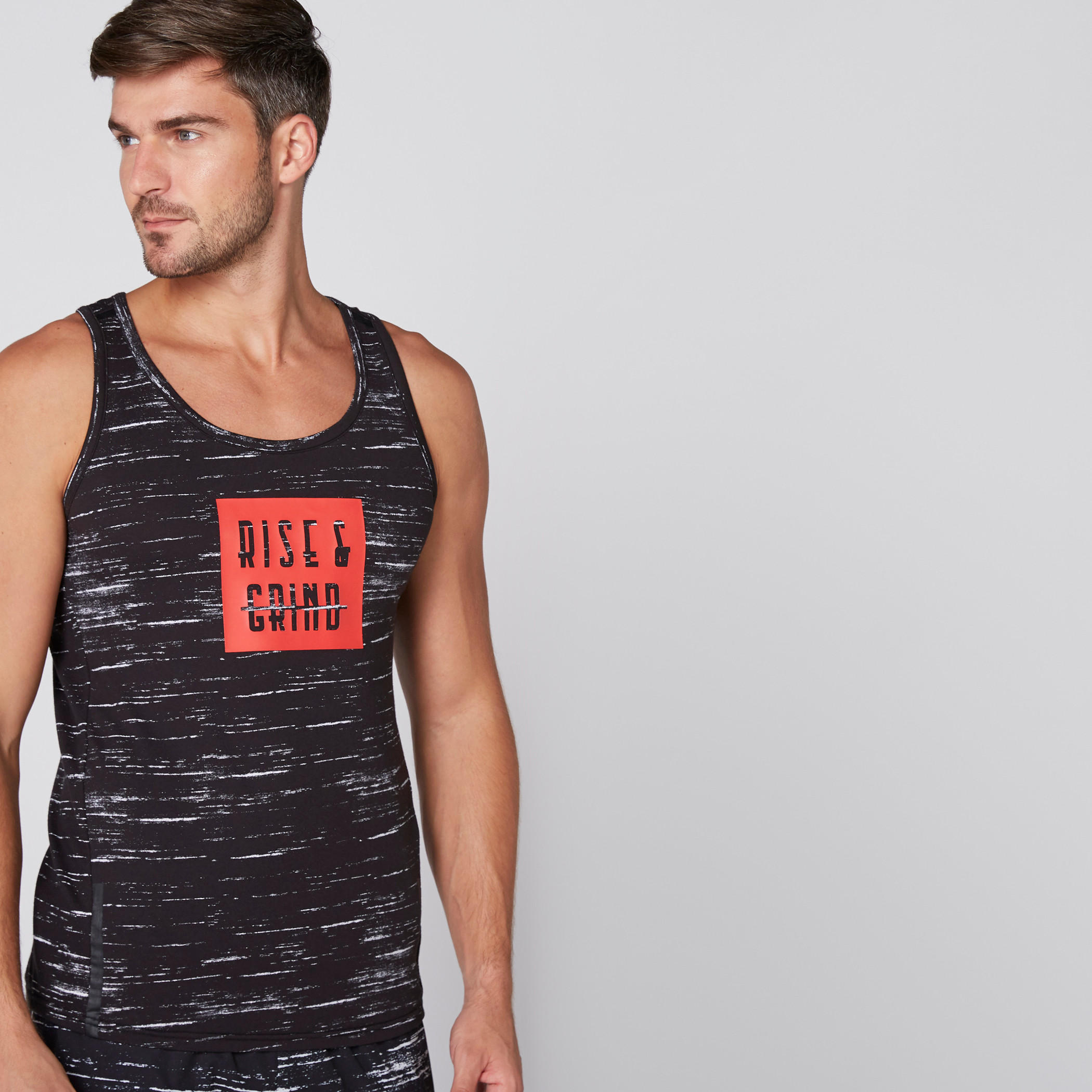 سترة فيست بياقة عميقة وظهر ريسر وطبعات-men-clothing-sportswearandactivewear-tshirtsandpolos-image-1