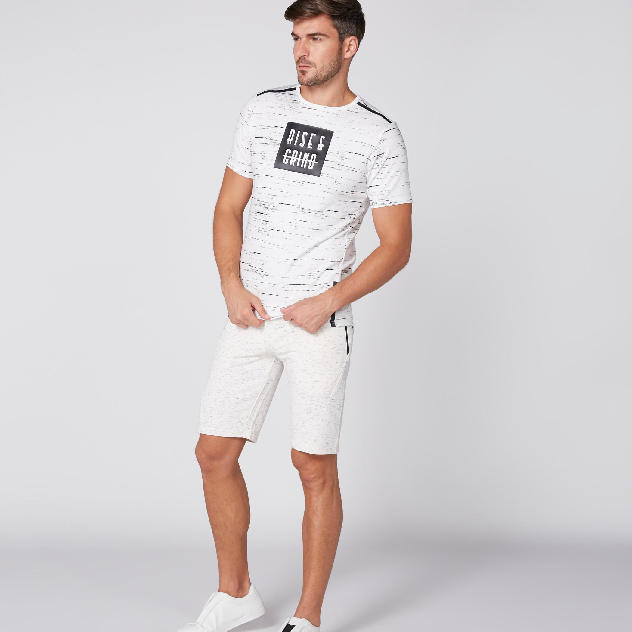 تيشيرت بياقة مستديرة وأكمام قصيرة وطبعات-men-clothing-sportswearandactivewear-tshirtsandpolos-image-3