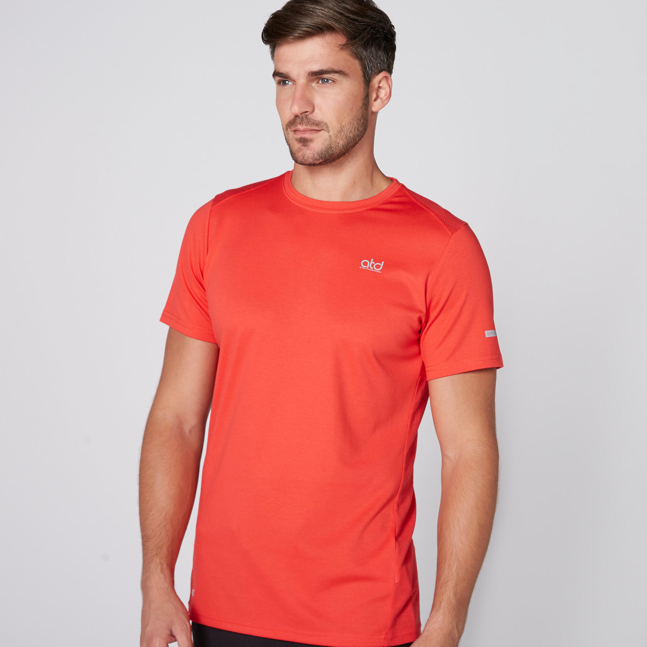 تيشيرت بياقة مستديرة وأكمام قصيرة-men-clothing-sportswearandactivewear-tshirtsandpolos-image-1