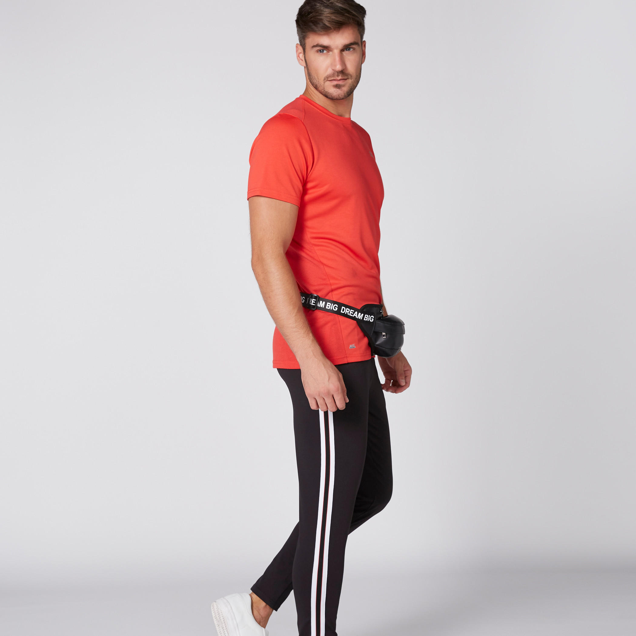 تيشيرت بياقة مستديرة وأكمام قصيرة-men-clothing-sportswearandactivewear-tshirtsandpolos-image-3