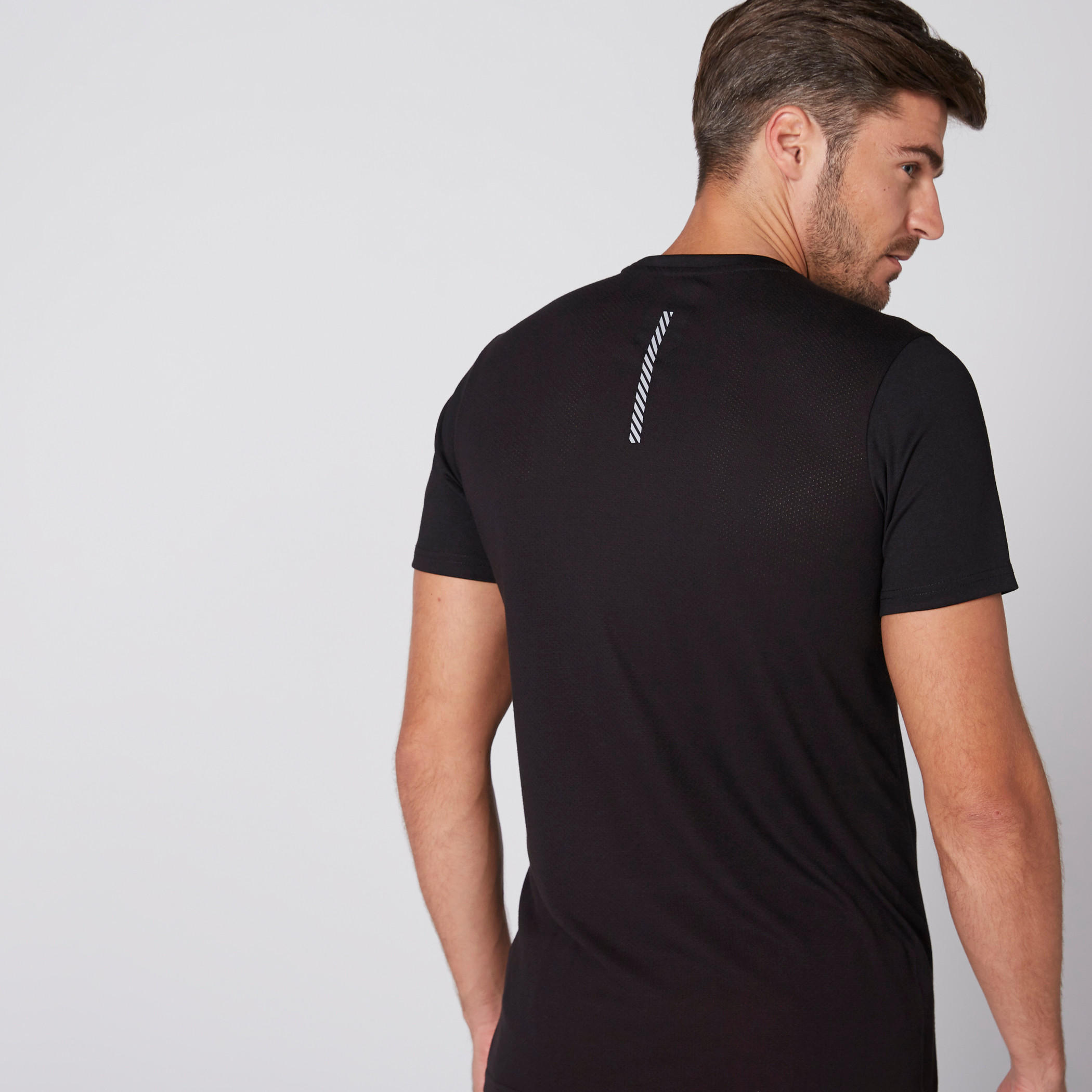 تيشيرت بياقة مستديرة وأكمام قصيرة-men-clothing-sportswearandactivewear-tshirtsandpolos-image-3