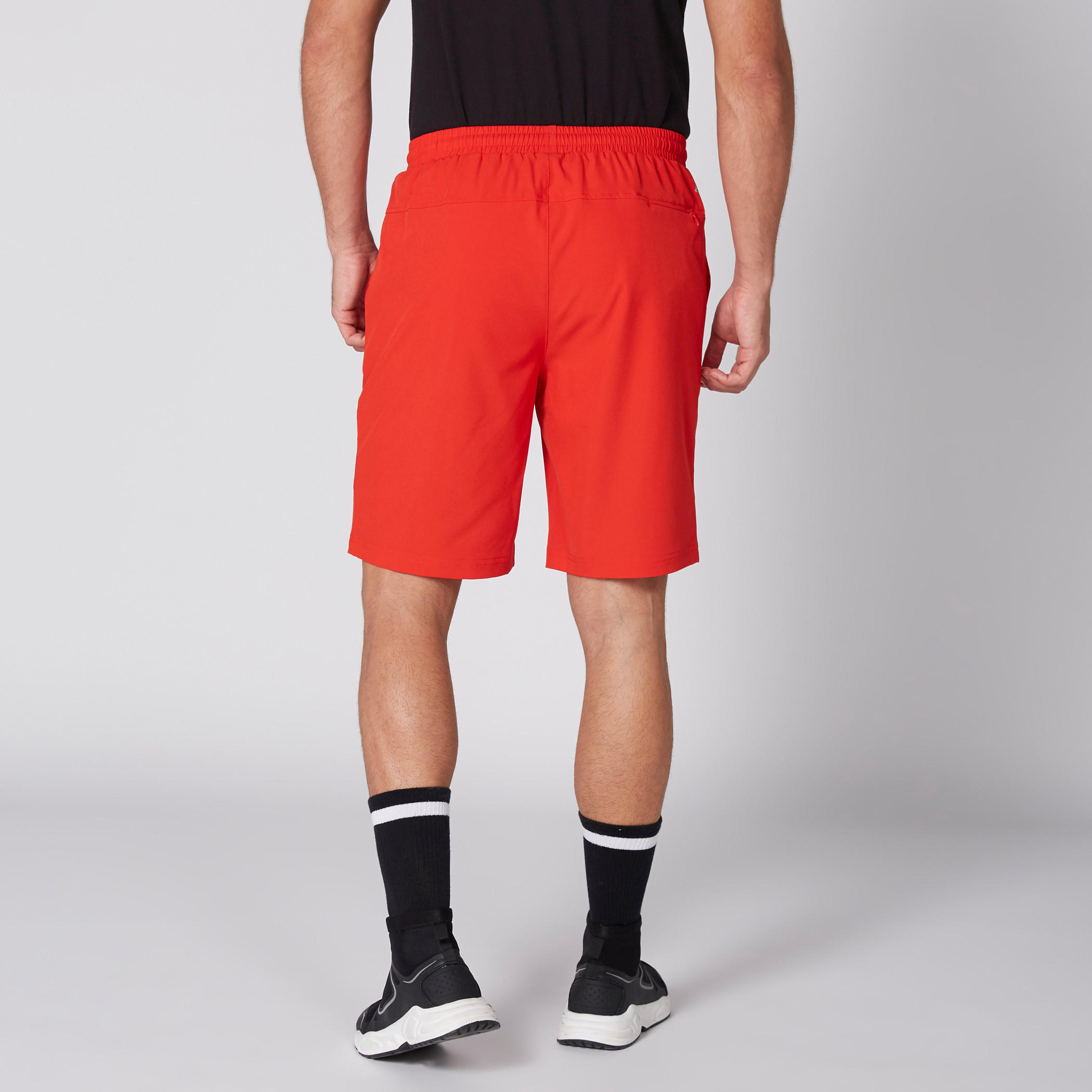 شورت بخصر مطّاطي وجيوب وطبعات-men-clothing-sportswearandactivewear-bottoms-image-5