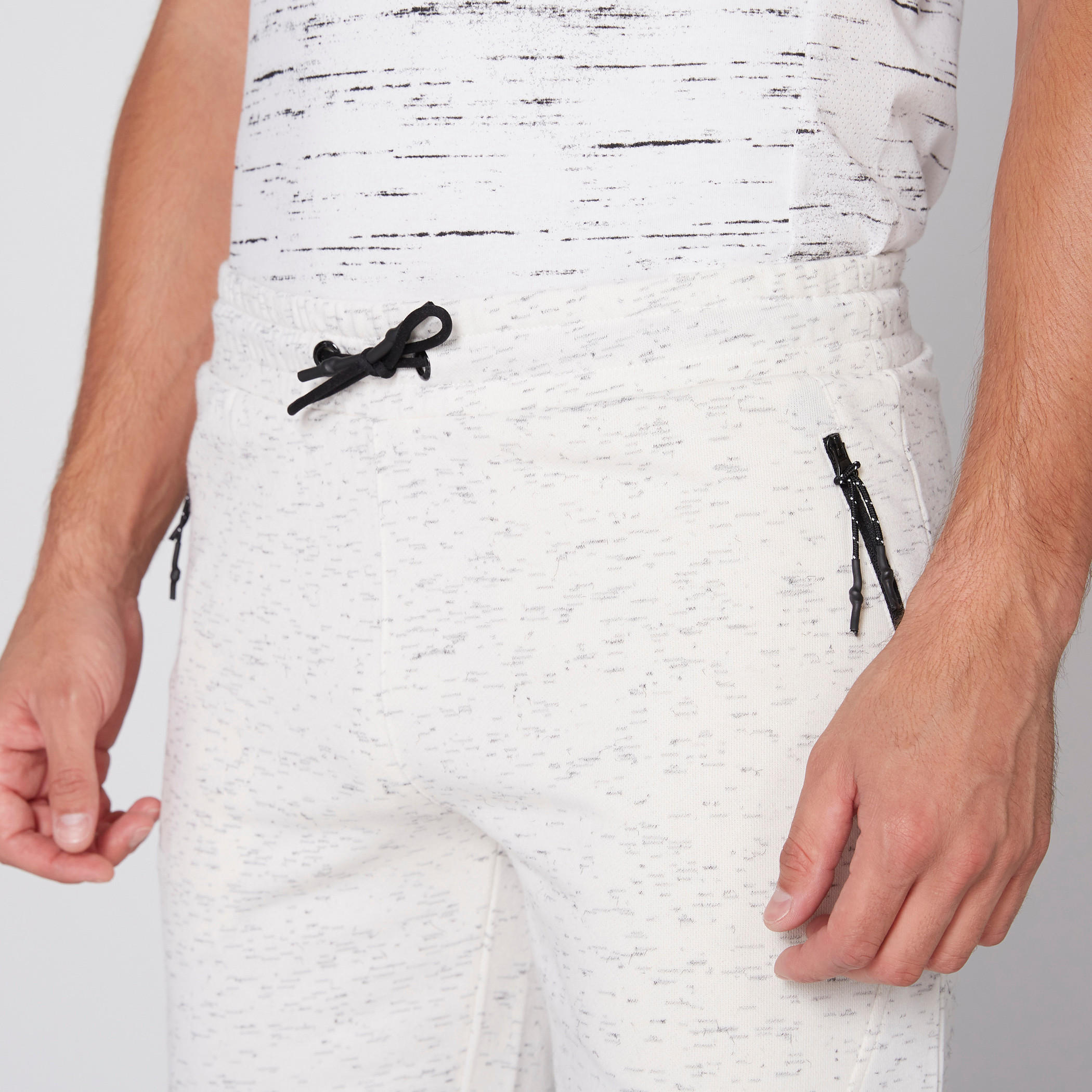 شورت بخصر مطّاطي وجيوب-men-clothing-sportswearandactivewear-bottoms-image-2