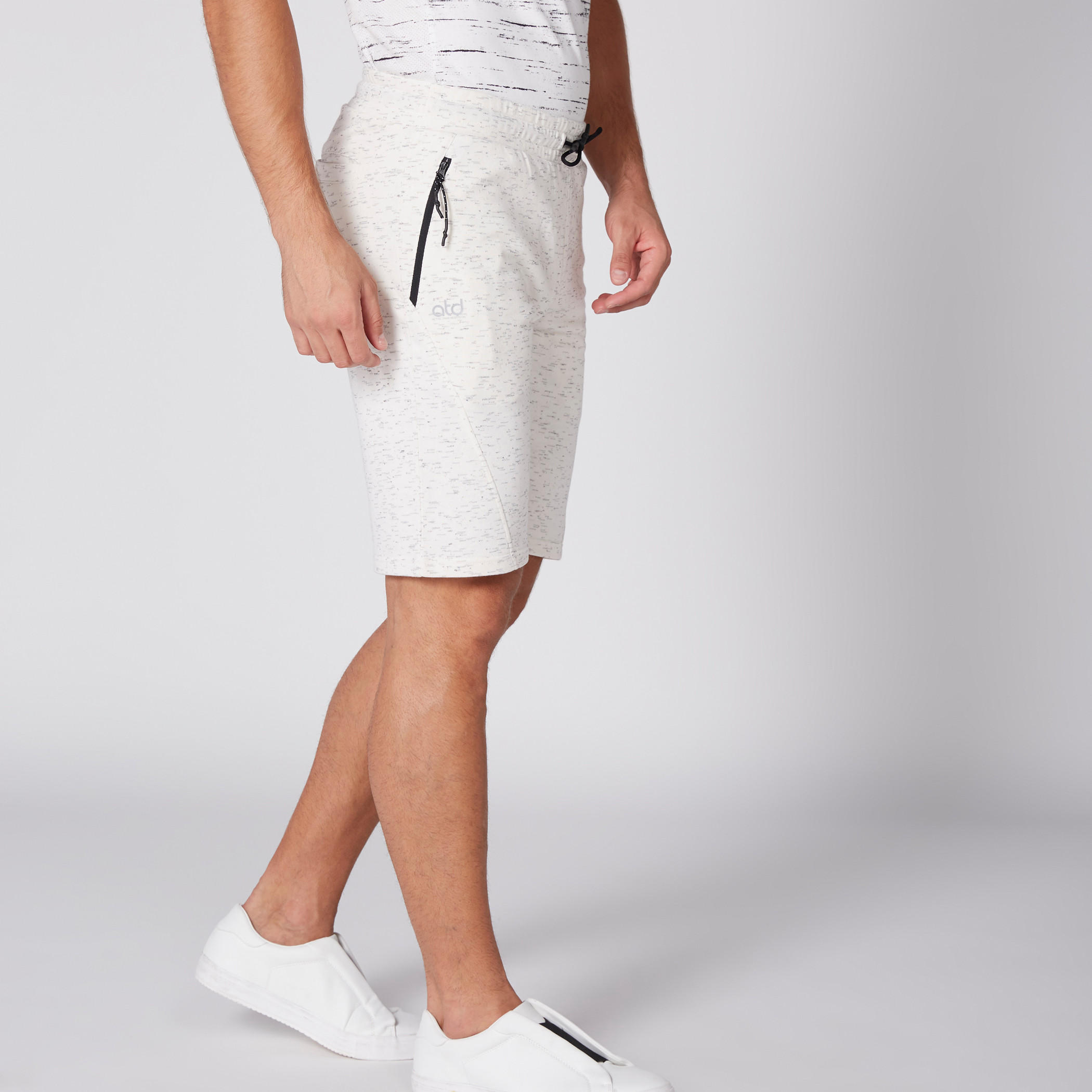 شورت بخصر مطّاطي وجيوب-men-clothing-sportswearandactivewear-bottoms-image-4