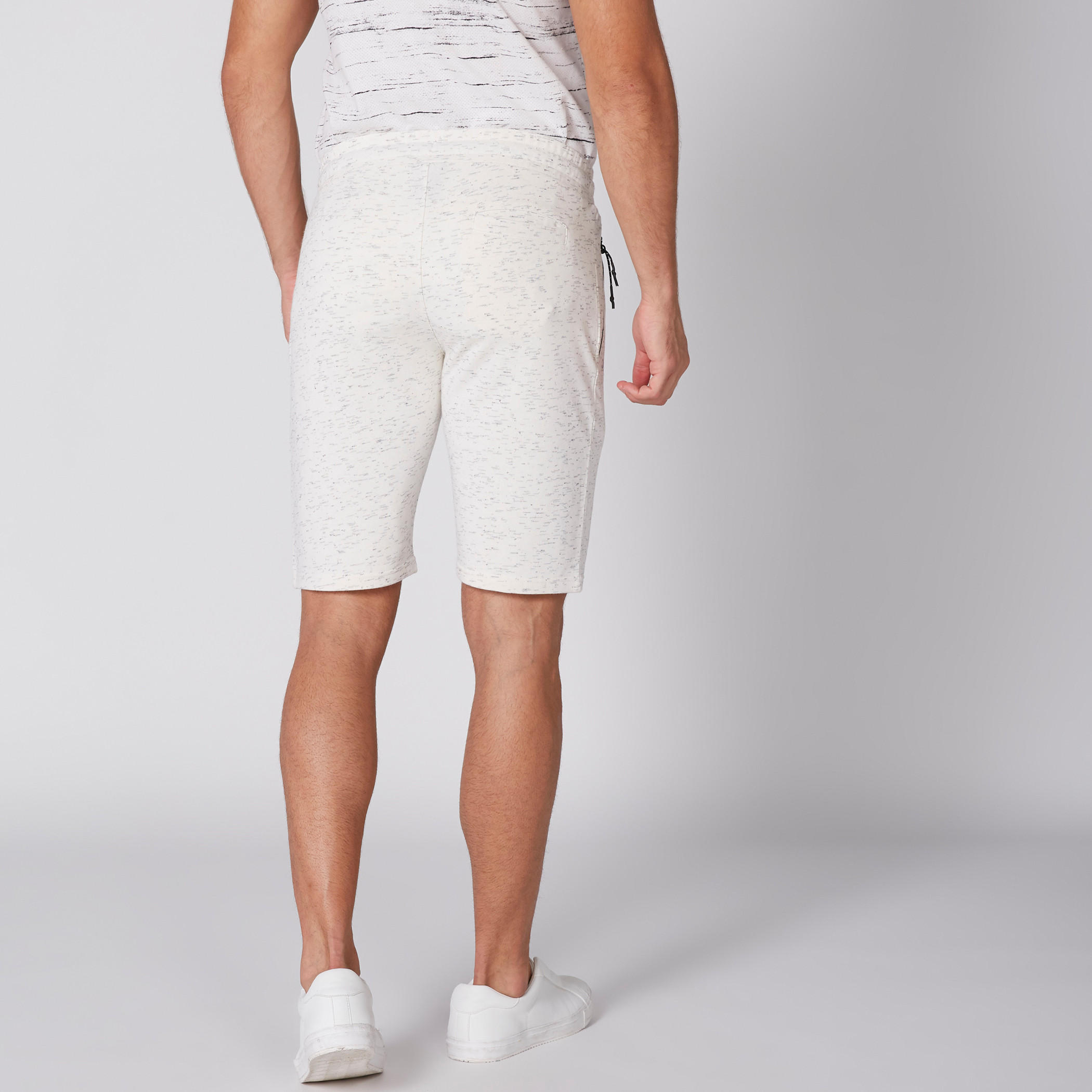 شورت بخصر مطّاطي وجيوب-men-clothing-sportswearandactivewear-bottoms-image-5