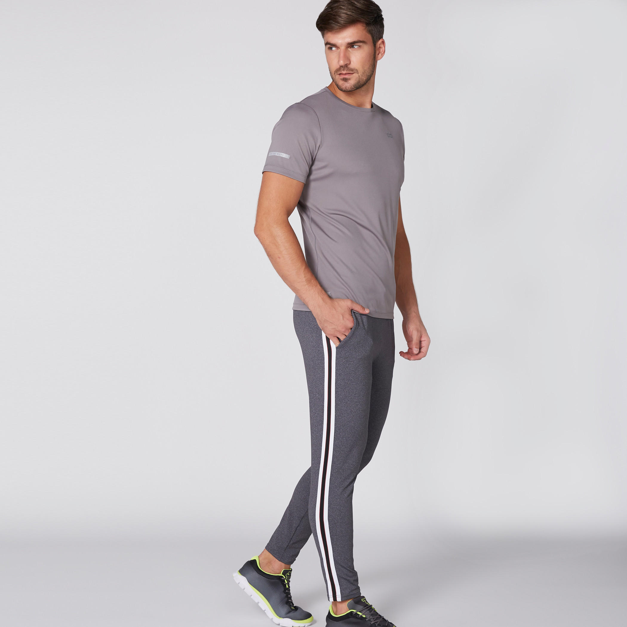 بنطال رياضي طويل بخصر مطاطي-men-clothing-bottoms-trousersandchinos-trousers-image-1
