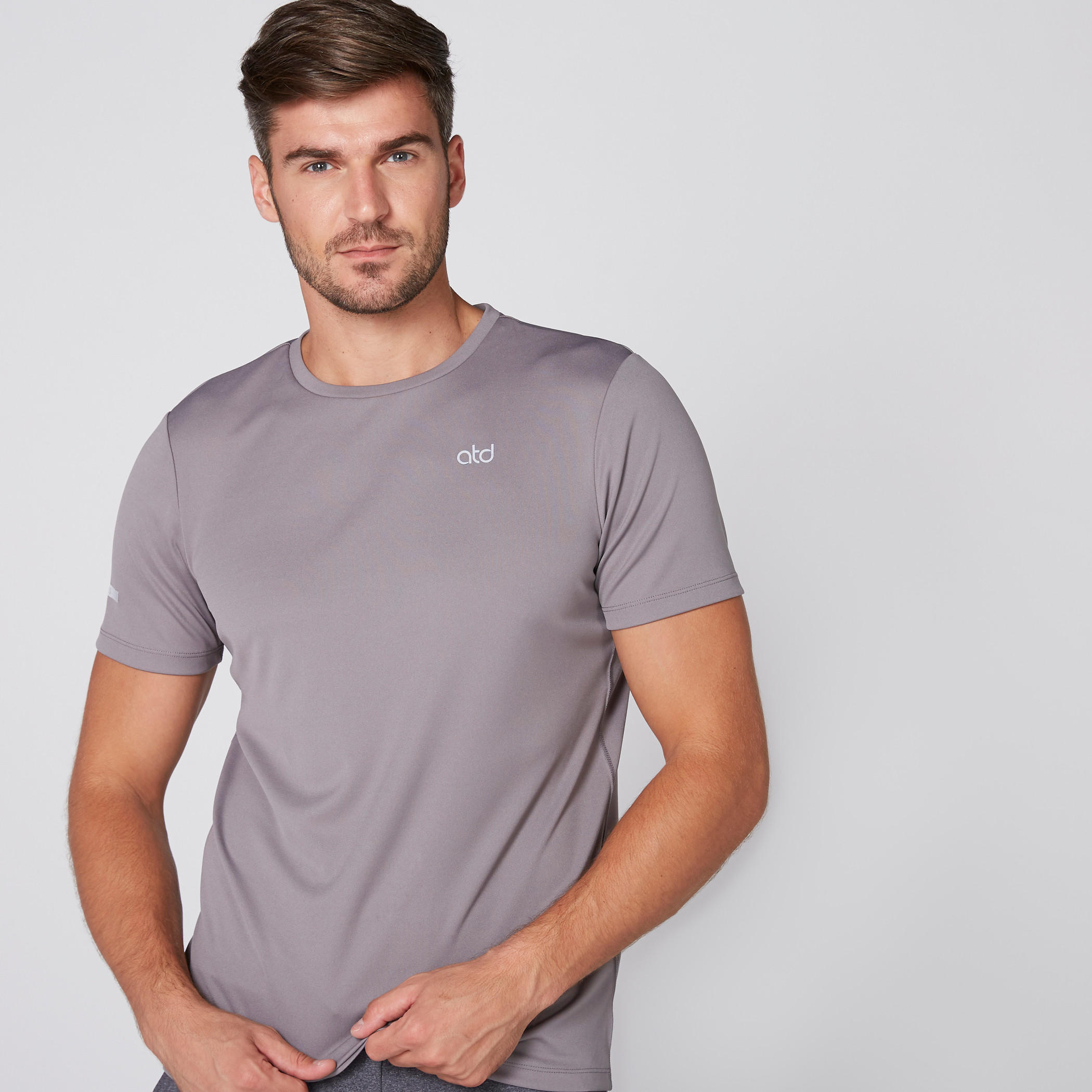 تيشيرت بياقة مستديرة وأكمام قصيرة-men-clothing-sportswearandactivewear-tshirtsandpolos-image-1