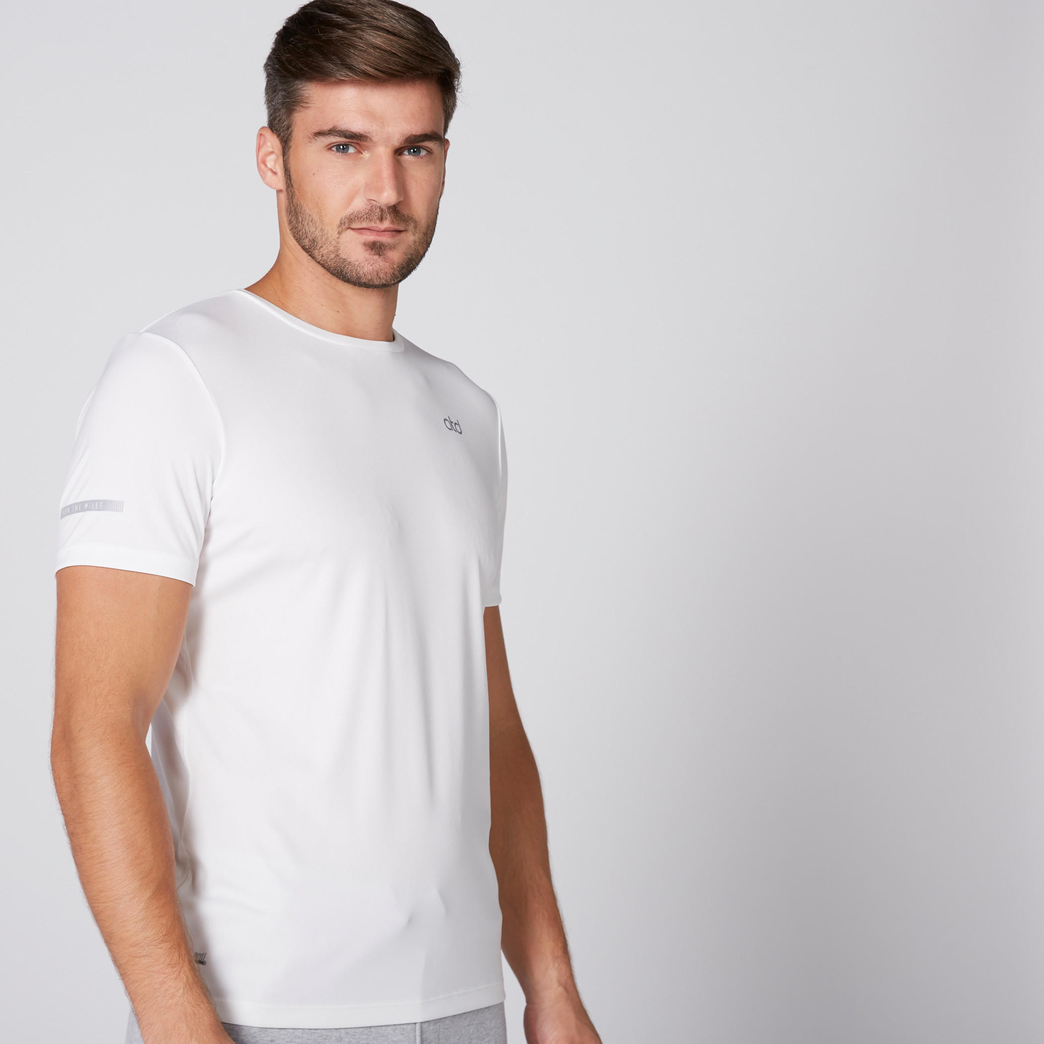 Round Neck T-Shirt with Short Sleeves-men-clothing-sportswearandactivewear-tshirtsandpolos-image-3