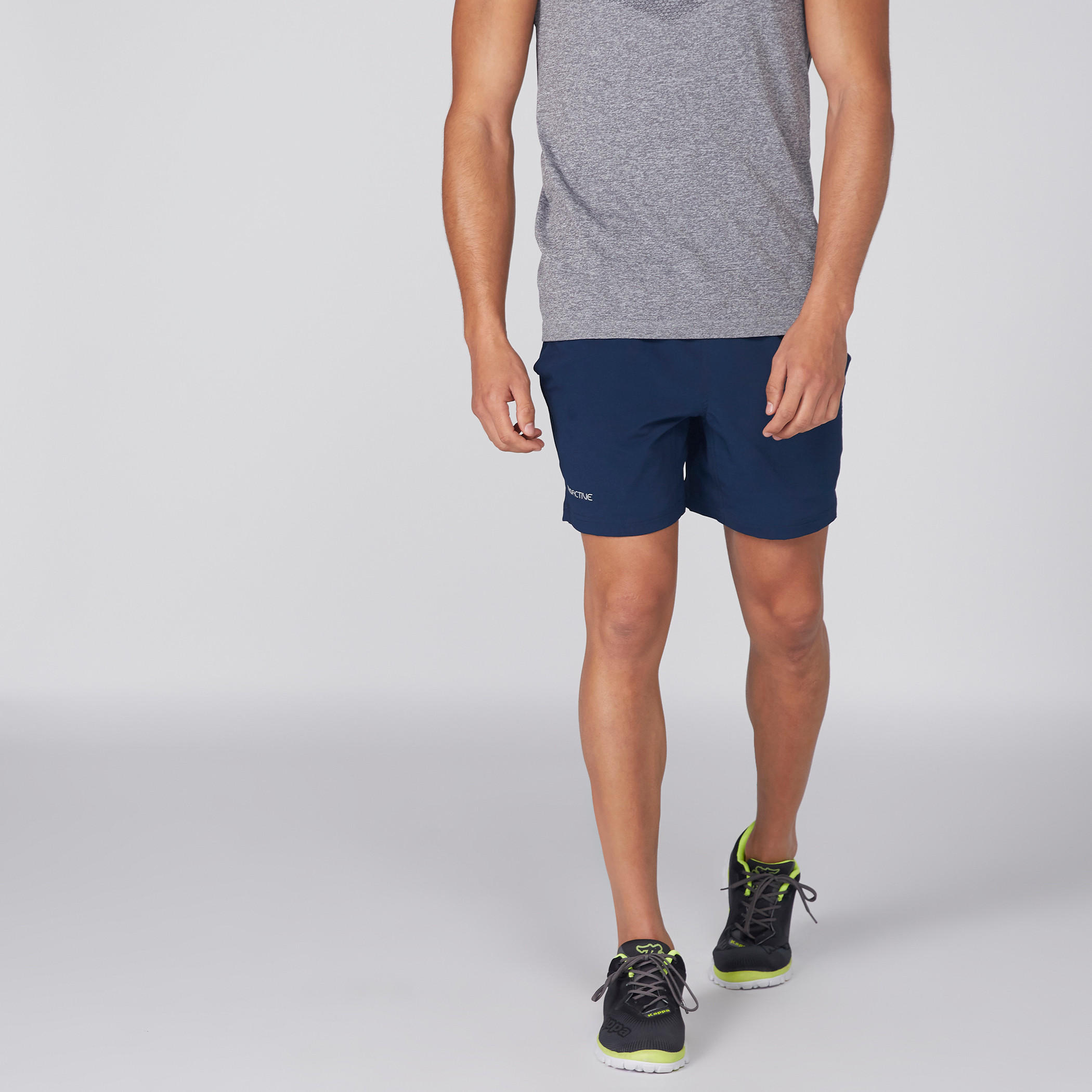 شورت بخصر مطّاطي وجيوب-men-clothing-sportswearandactivewear-bottoms-image-3