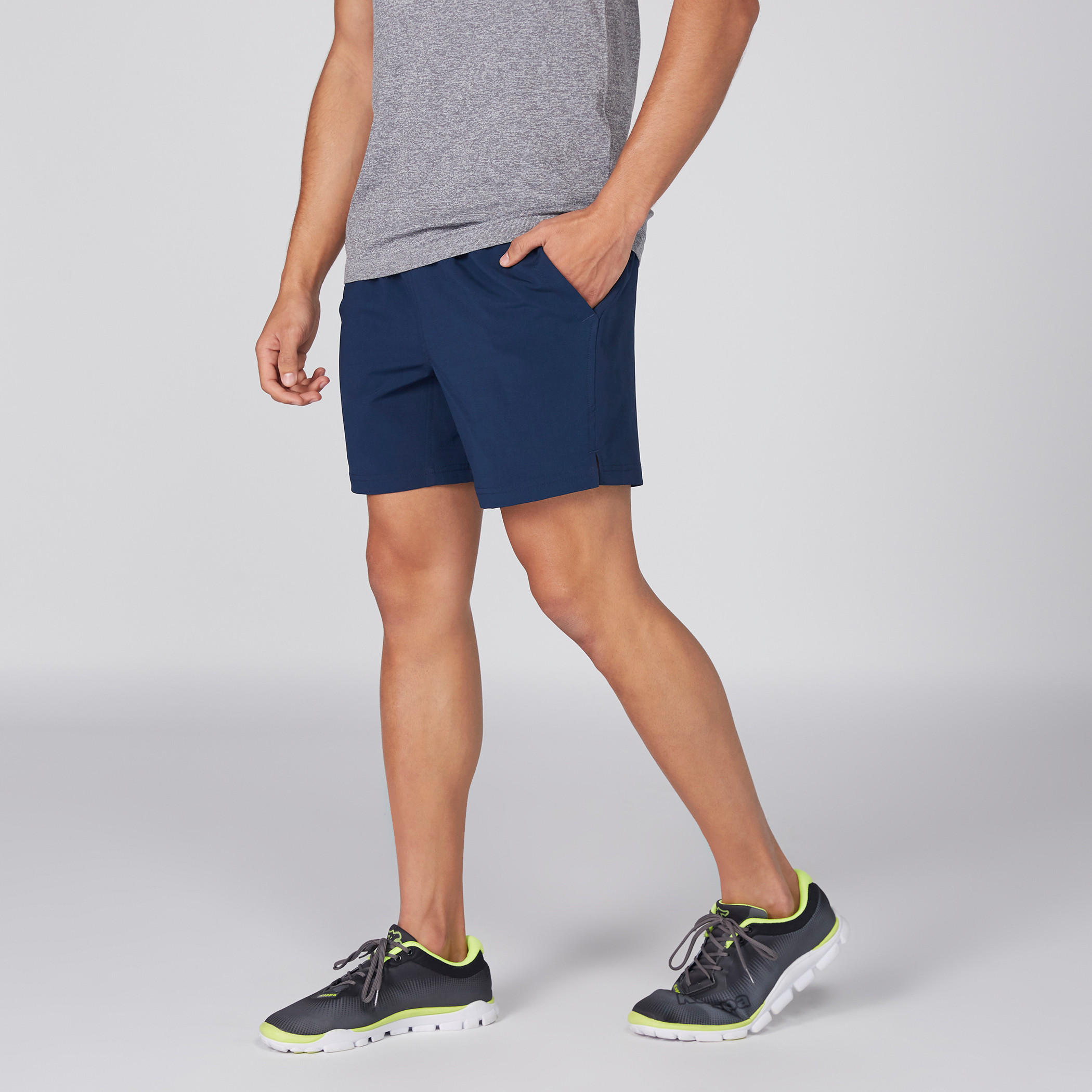 شورت بخصر مطّاطي وجيوب-men-clothing-sportswearandactivewear-bottoms-image-4