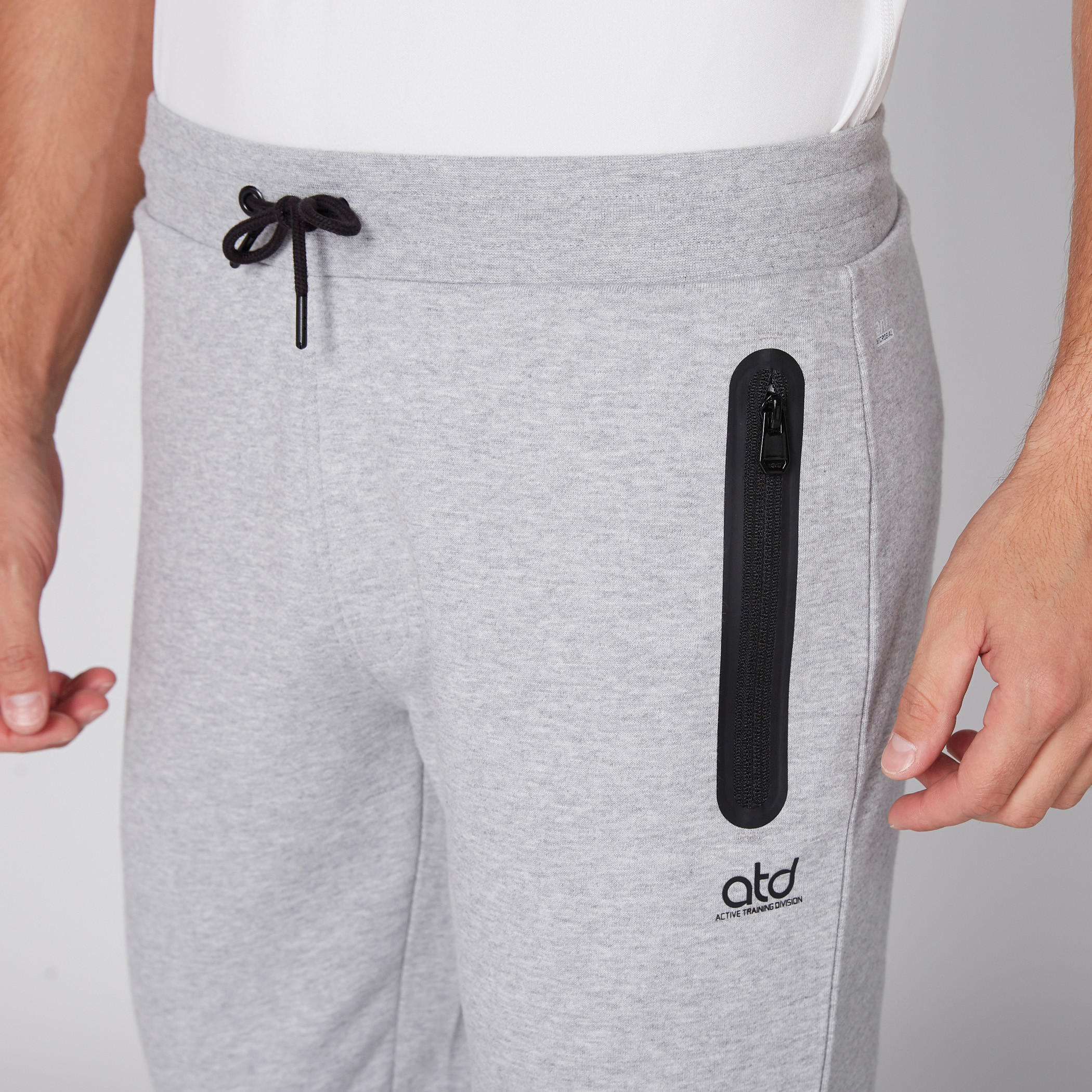بنطال رياضي طويل بخصر مطّاطي ورباط من كابا-men-clothing-sportswearandactivewear-bottoms-image-2