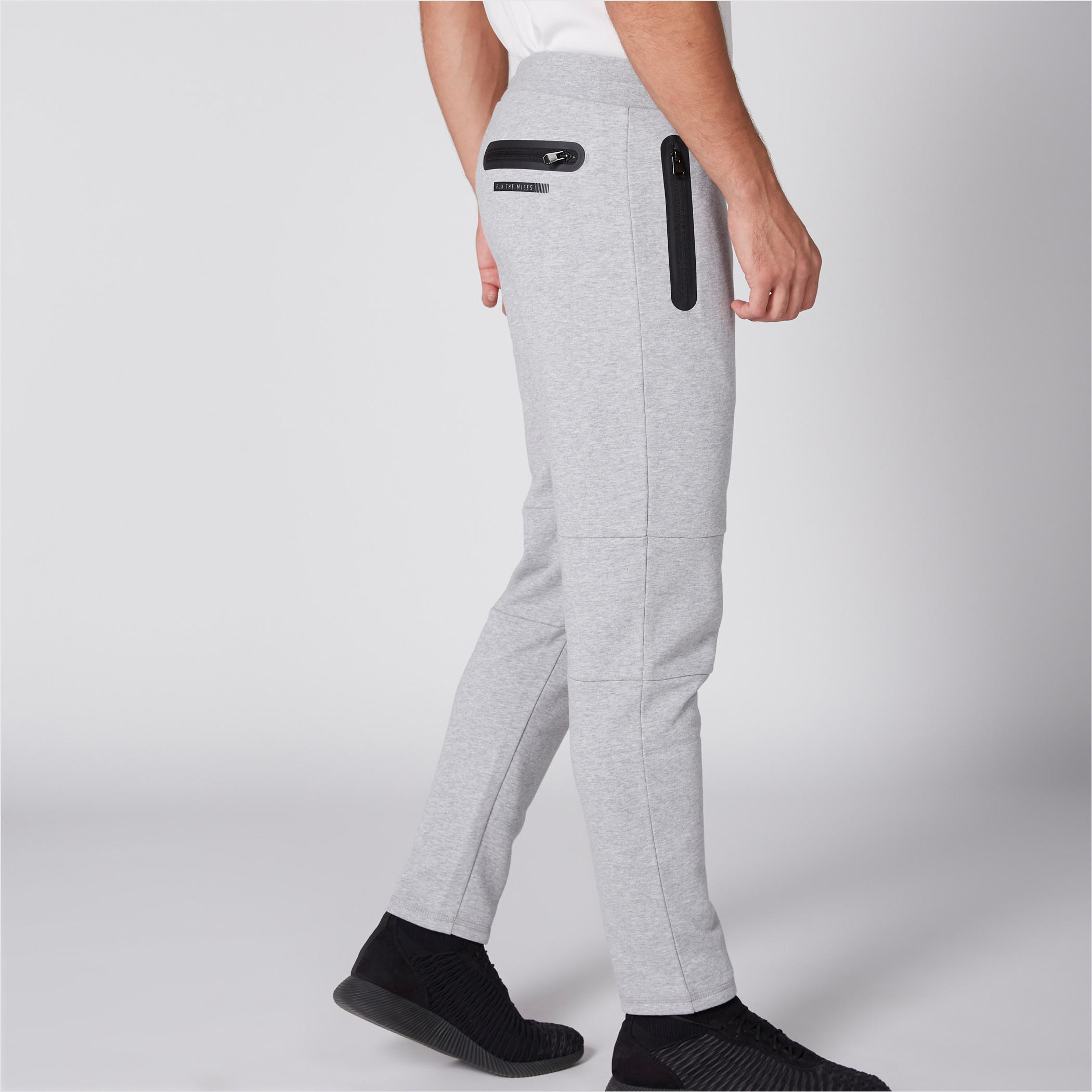 بنطال رياضي طويل بخصر مطّاطي ورباط من كابا-men-clothing-sportswearandactivewear-bottoms-image-4