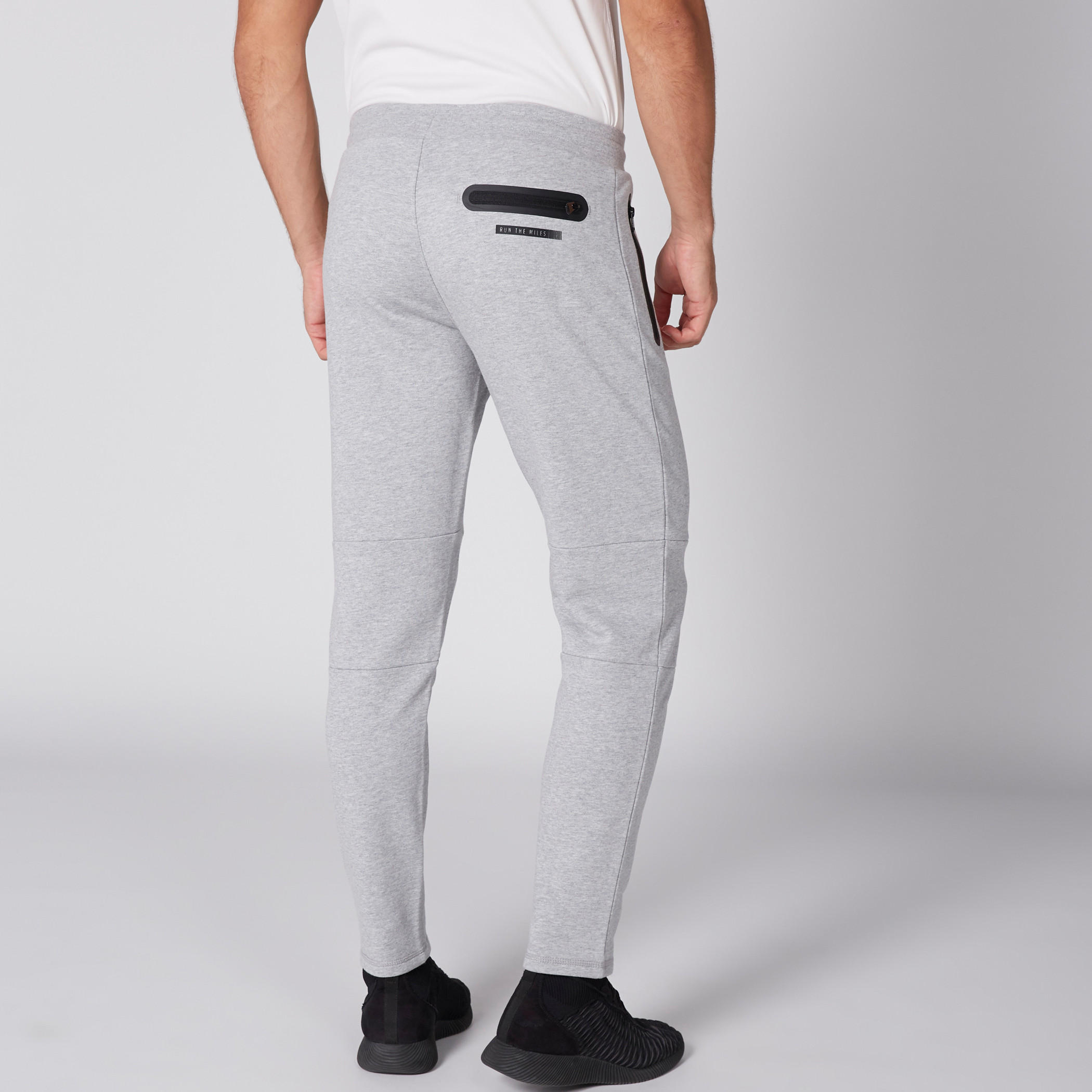 بنطال رياضي طويل بخصر مطّاطي ورباط من كابا-men-clothing-sportswearandactivewear-bottoms-image-5