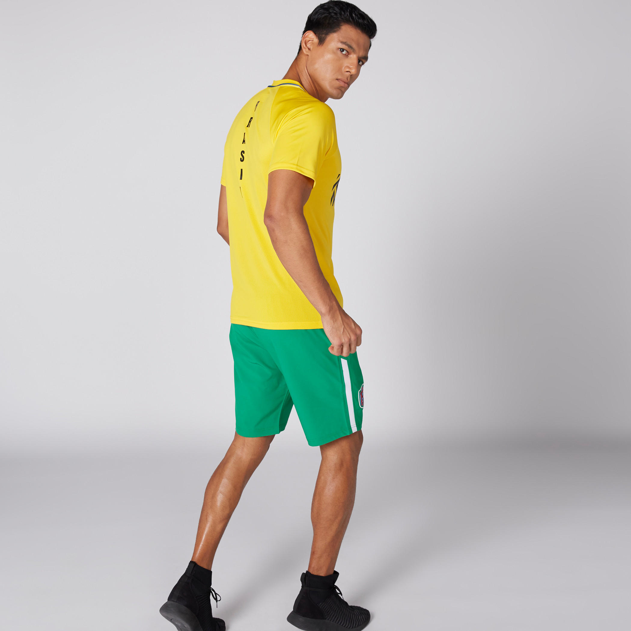 تيشيرت بياقة مستديرة وأكمام قصيرة وطبعات -men-clothing-tshirtsandpolos-tshirts-image-4