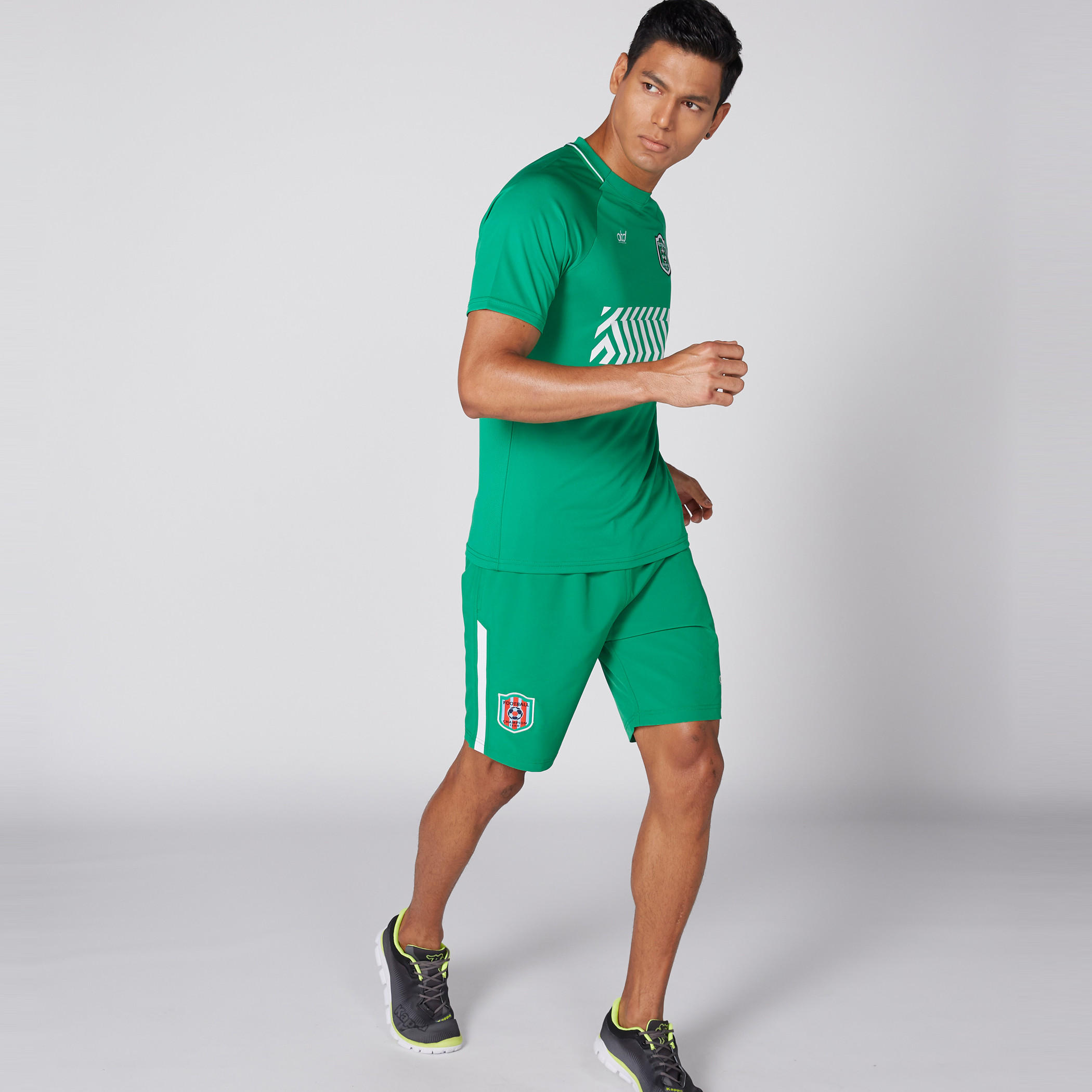 تيشيرت بياقة مستديرة وأكمام قصيرة وطبعات -men-clothing-tshirtsandpolos-tshirts-image-3