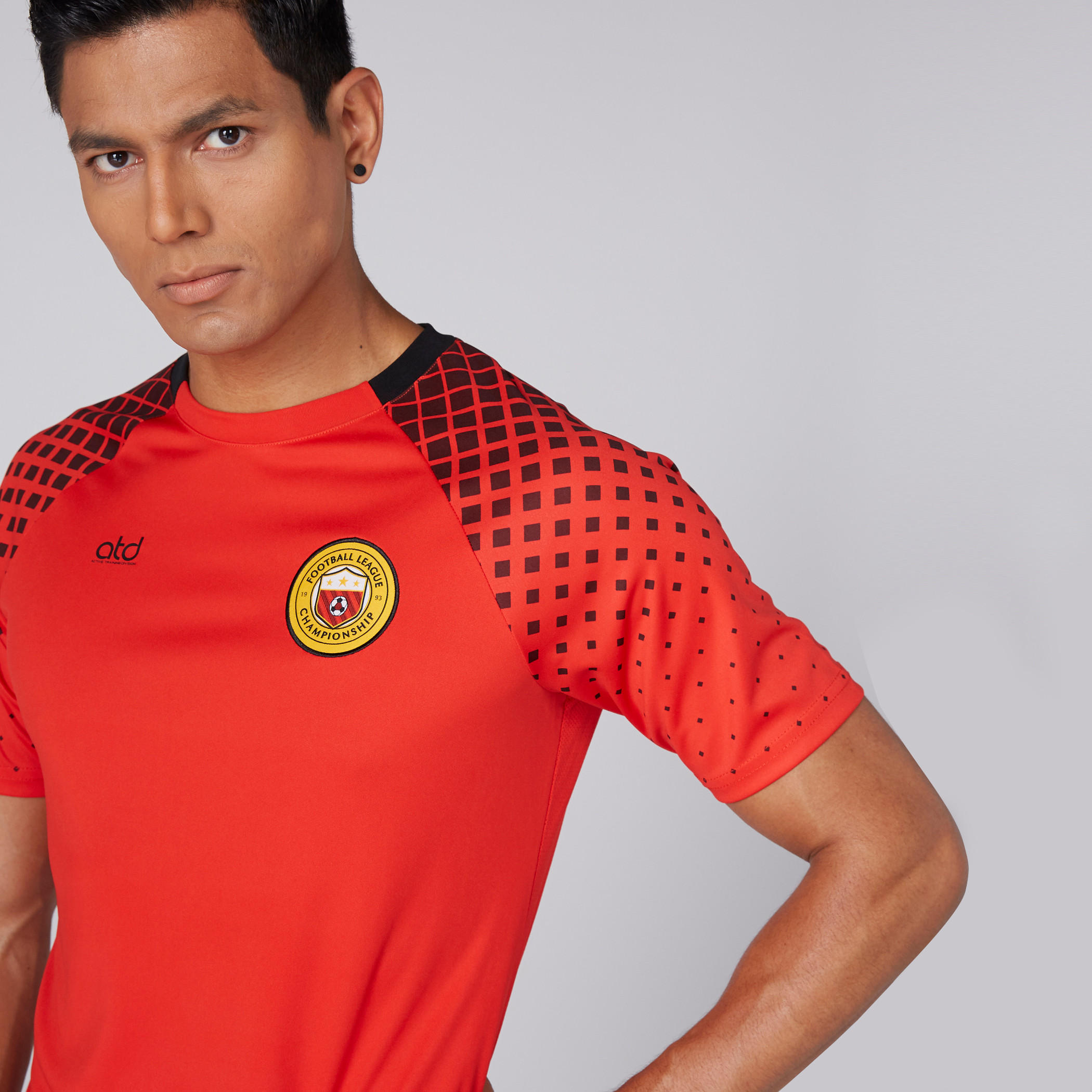 تيشيرت بياقة مستديرة وأكمام مغايرة وطبعات إسبانيا-men-clothing-tshirtsandpolos-tshirts-image-2