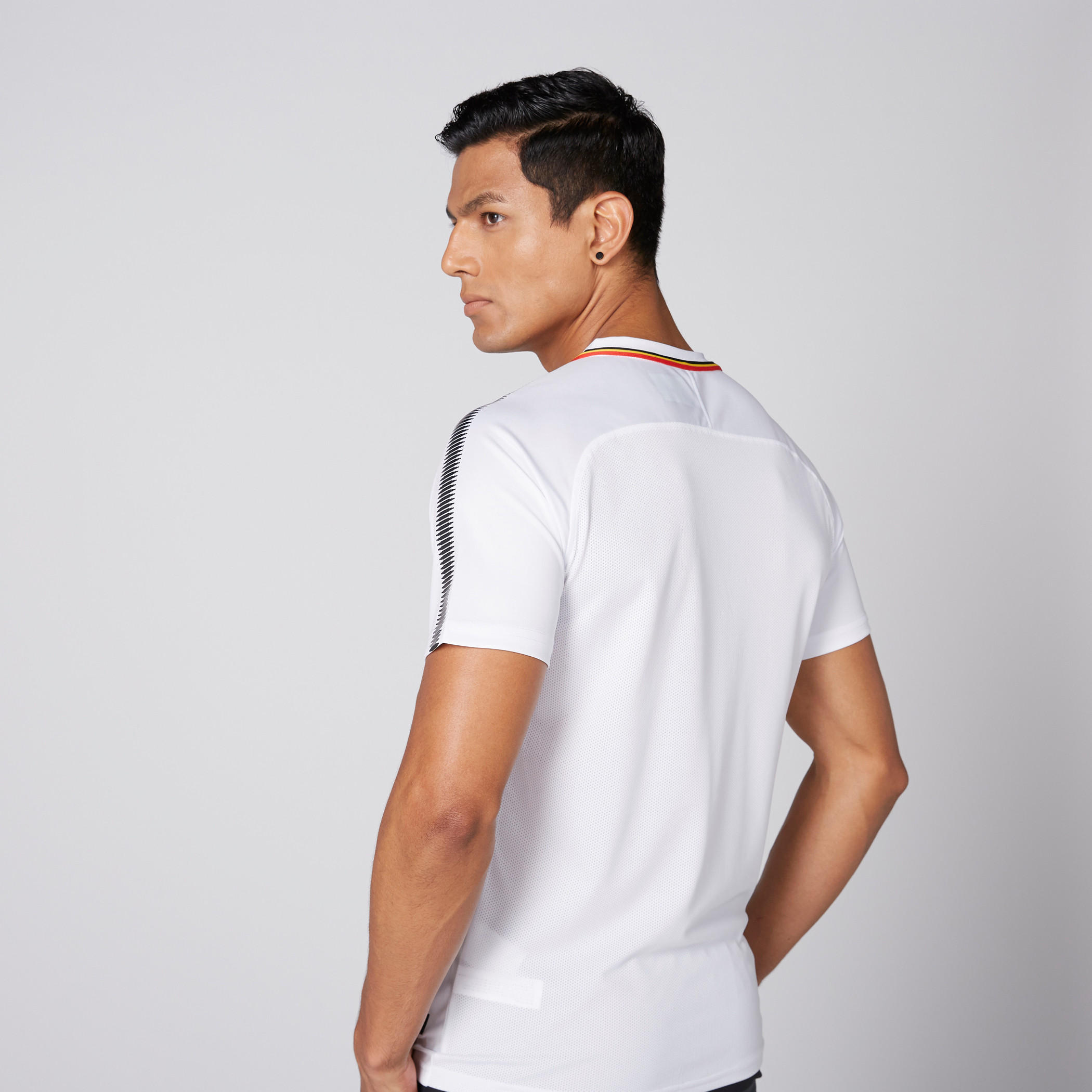 تيشيرت بياقة مستديرة وأكمام مغايرة وطبعات ألمانيا-men-clothing-tshirtsandpolos-tshirts-image-2