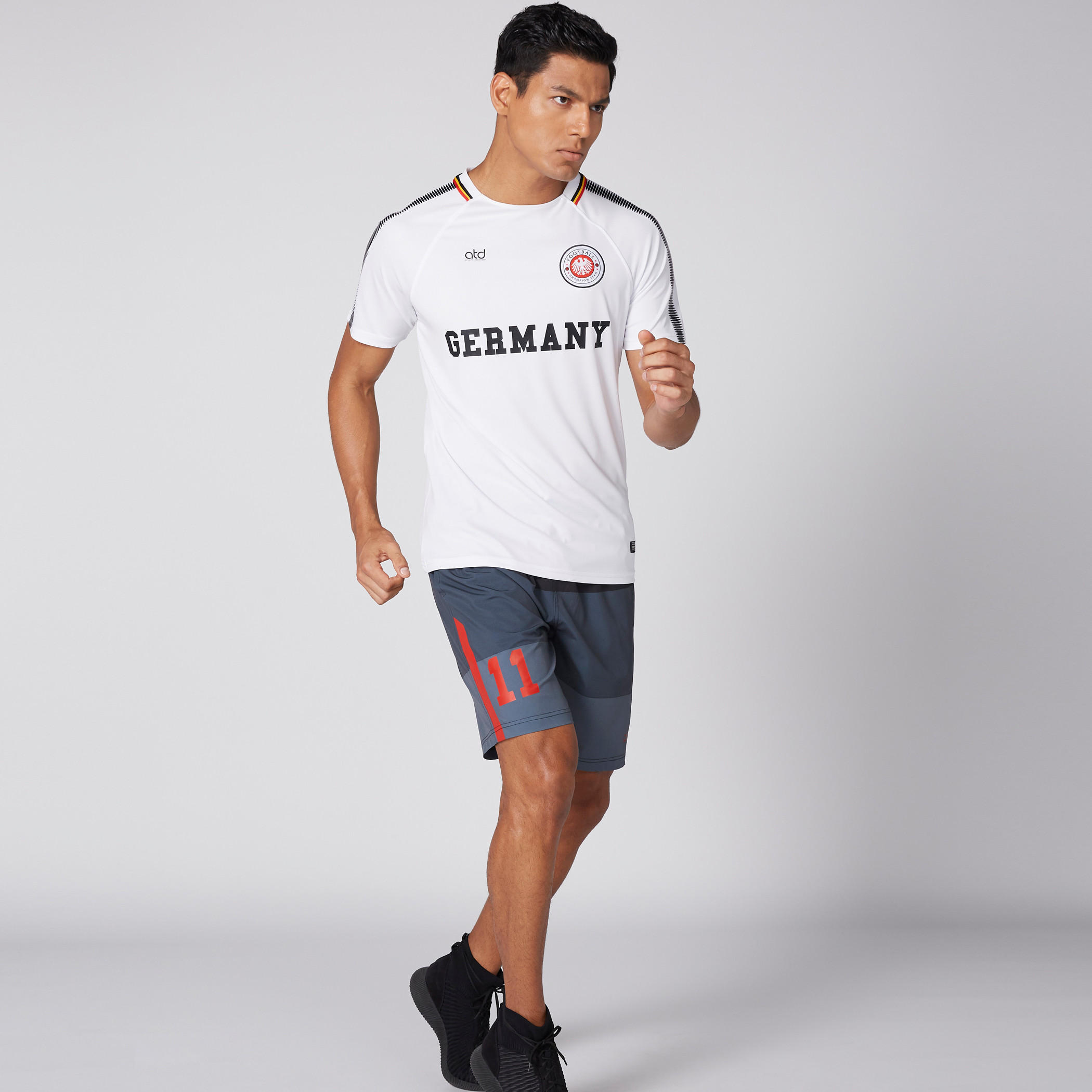 تيشيرت بياقة مستديرة وأكمام مغايرة وطبعات ألمانيا-men-clothing-tshirtsandpolos-tshirts-image-3