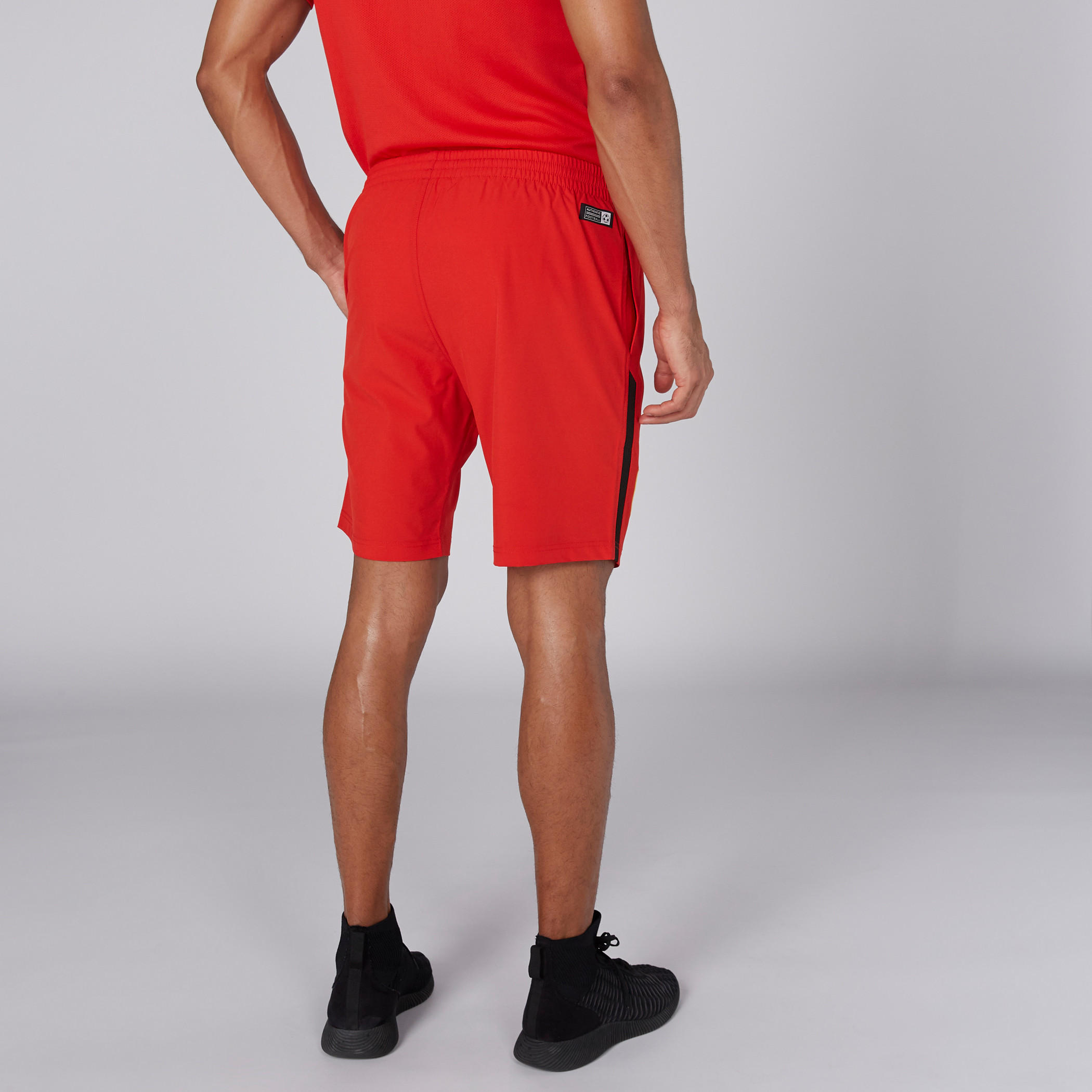 شورت بخصر مطّاطي وجيوب-men-clothing-bottoms-shorts-image-5