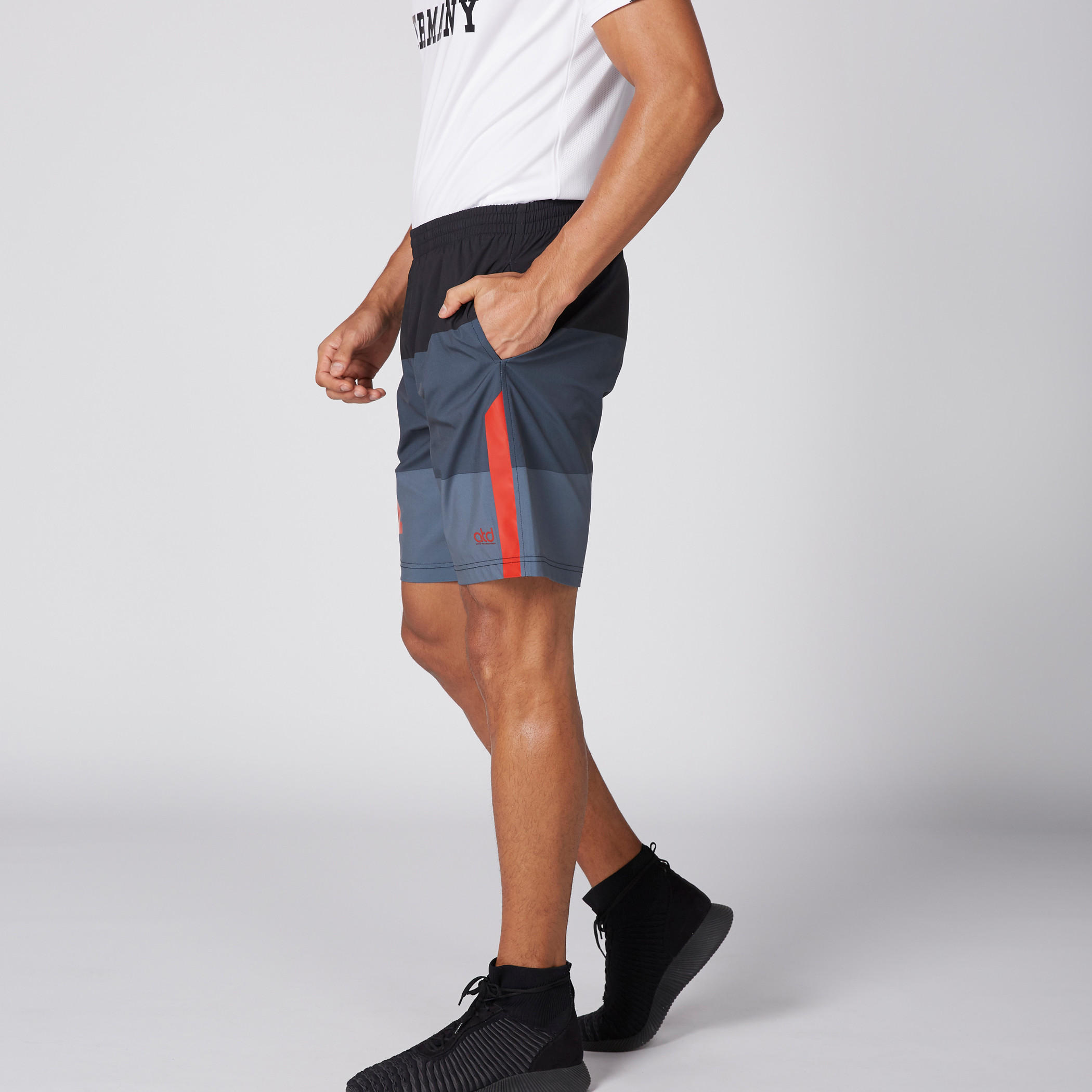 شورت بخصر مطّاطي وجيوب وطبعات -men-clothing-bottoms-shorts-image-4