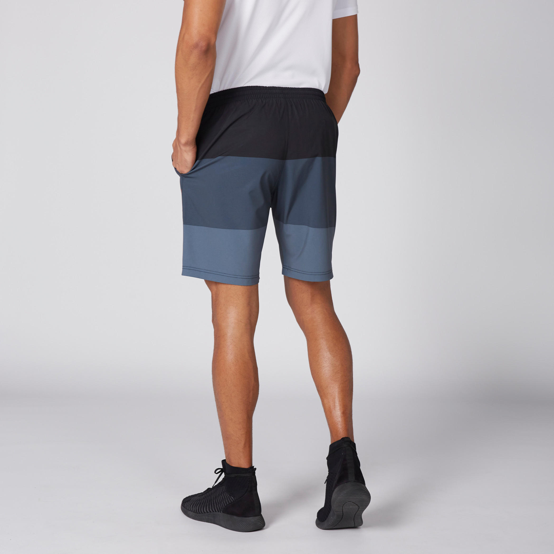 شورت بخصر مطّاطي وجيوب وطبعات -men-clothing-bottoms-shorts-image-5