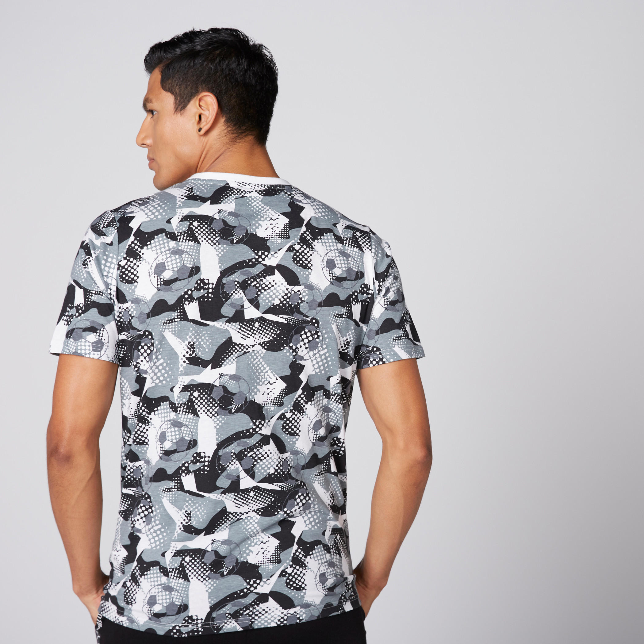 تيشيرت بياقة ضيقة وأكمام قصيرة وطبعات -men-clothing-tshirtsandpolos-tshirts-image-3