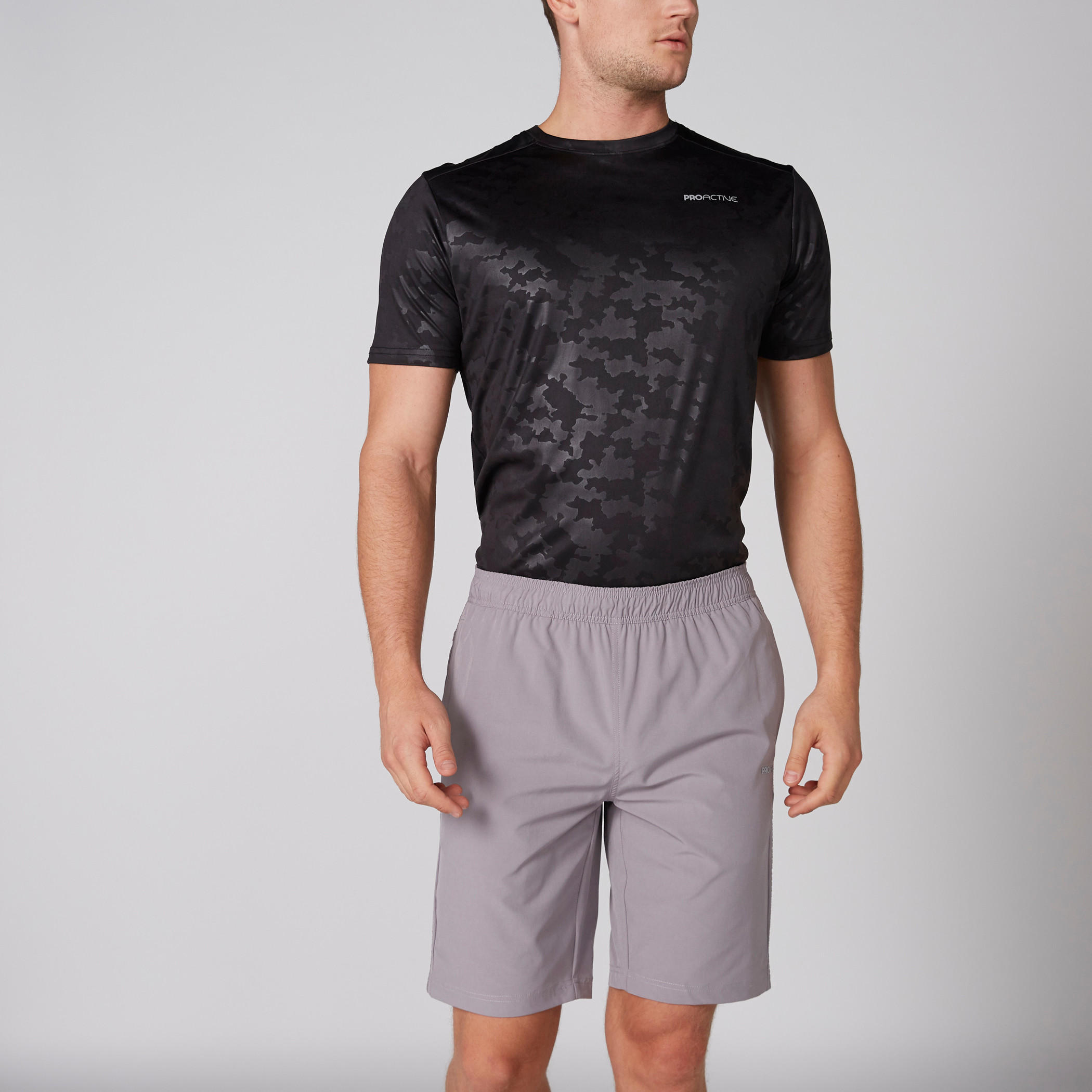 شورت بخصر مطّاطي وجيوب وتفاصيل شبكية-men-clothing-sportswearandactivewear-bottoms-image-3
