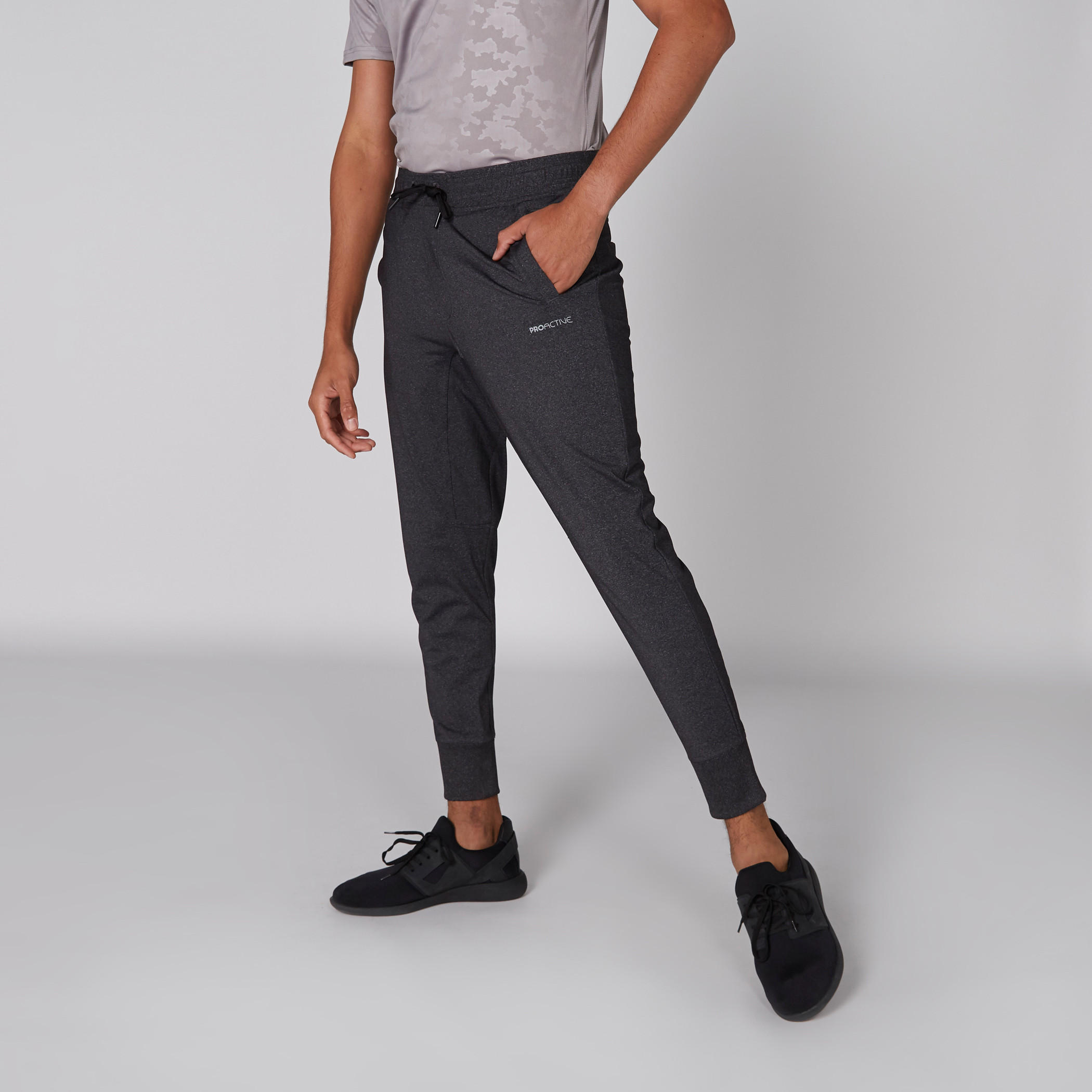 بنطال رياضي طويل بخصر مطّاطي وجيوب-men-clothing-sportswearandactivewear-bottoms-image-1
