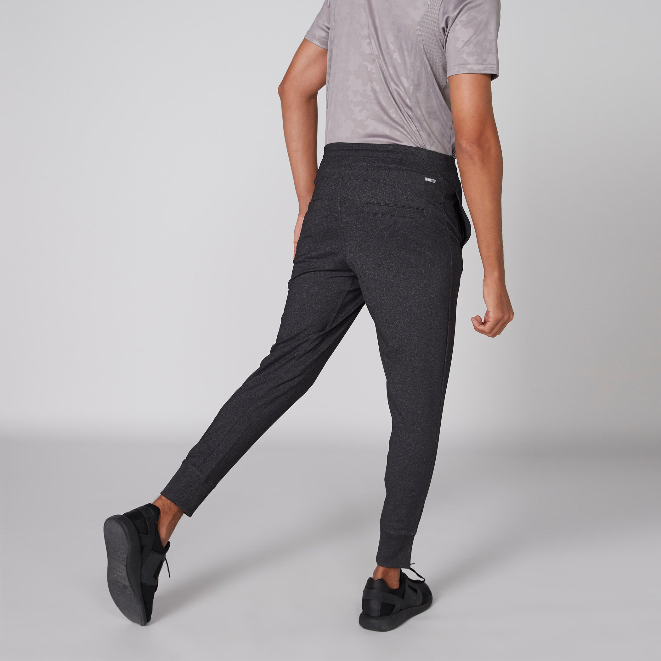 بنطال رياضي طويل بخصر مطّاطي وجيوب-men-clothing-sportswearandactivewear-bottoms-image-2