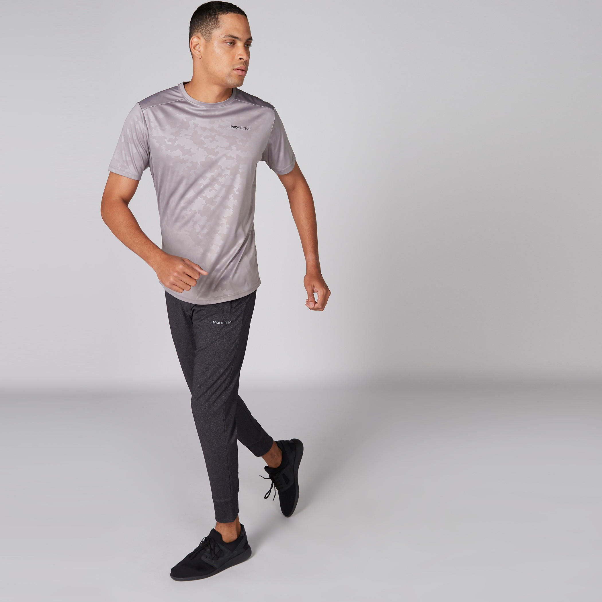 بنطال رياضي طويل بخصر مطّاطي وجيوب-men-clothing-sportswearandactivewear-bottoms-image-3