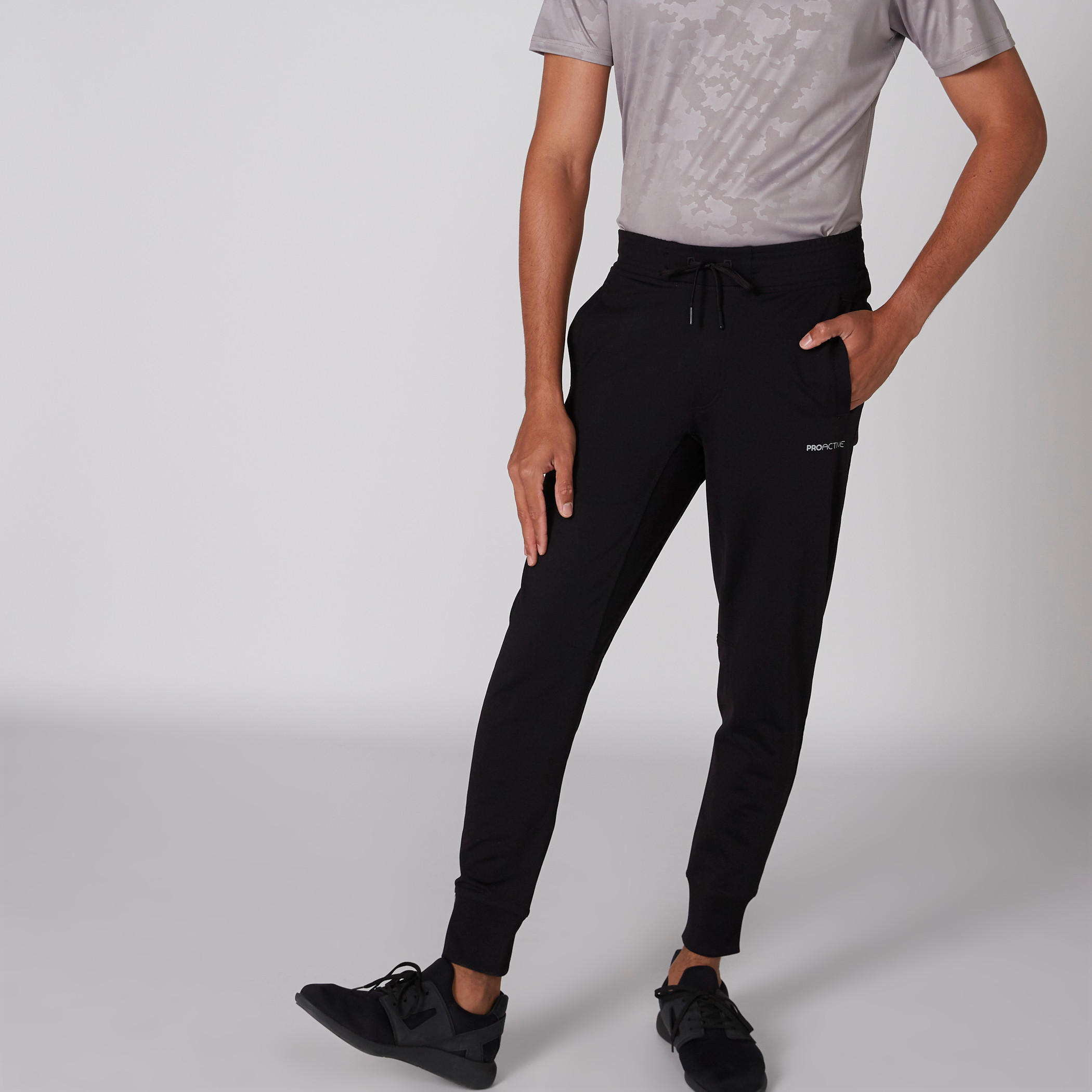 بنطال رياضي طويل بخصر مطّاطي وجيوب-men-clothing-sportswearandactivewear-bottoms-image-1