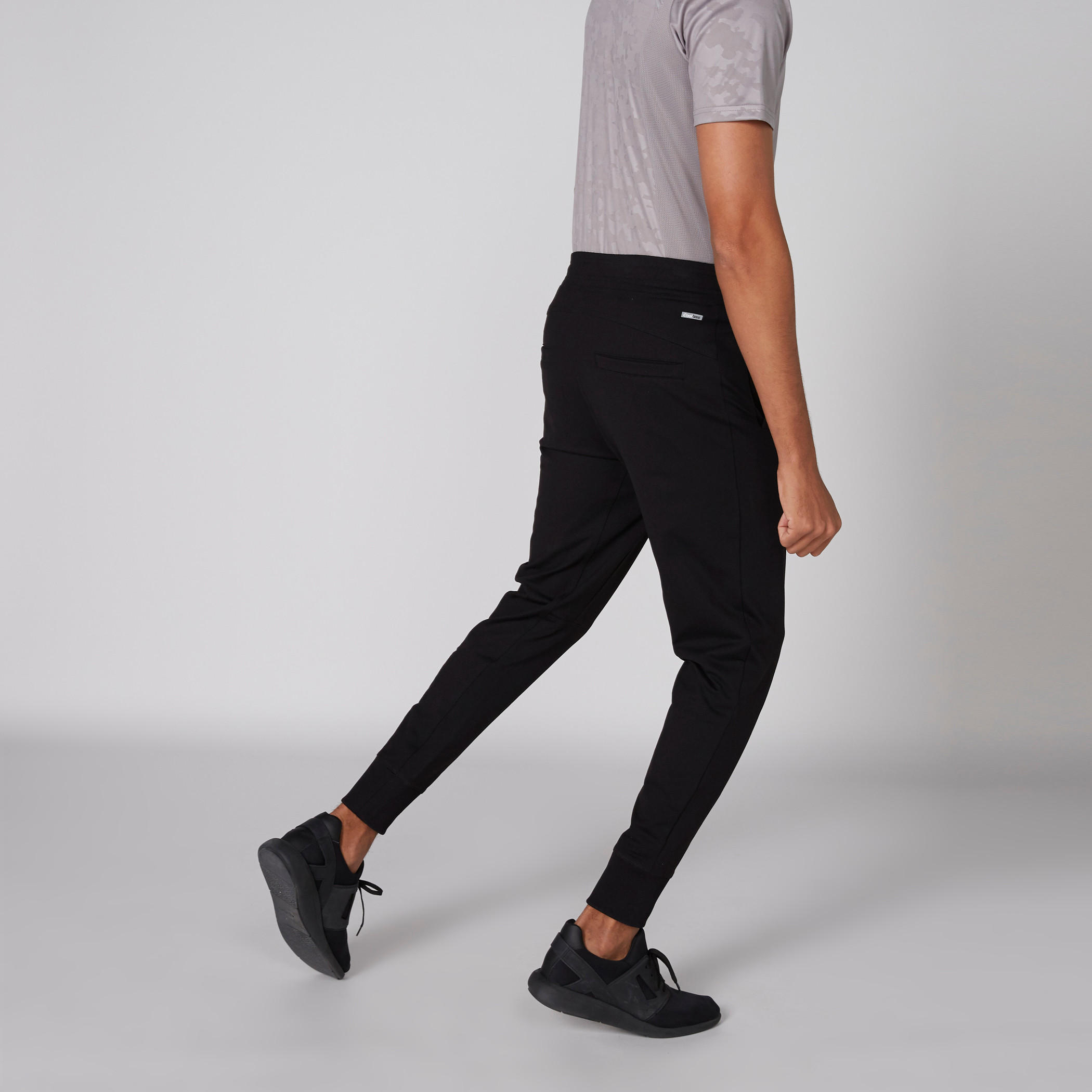 بنطال رياضي طويل بخصر مطّاطي وجيوب-men-clothing-sportswearandactivewear-bottoms-image-2