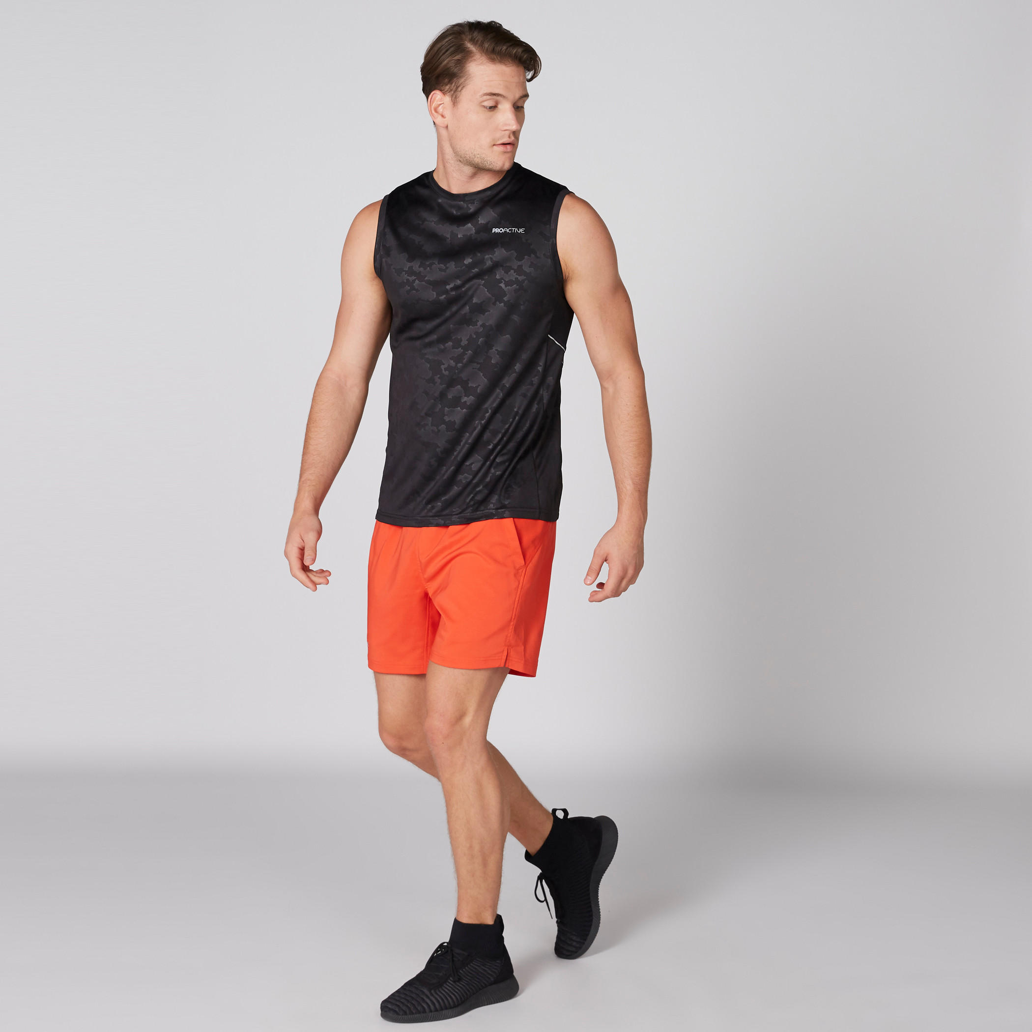 شورت بخصر مطّاطي وجيوب-men-clothing-sportswearandactivewear-bottoms-image-1