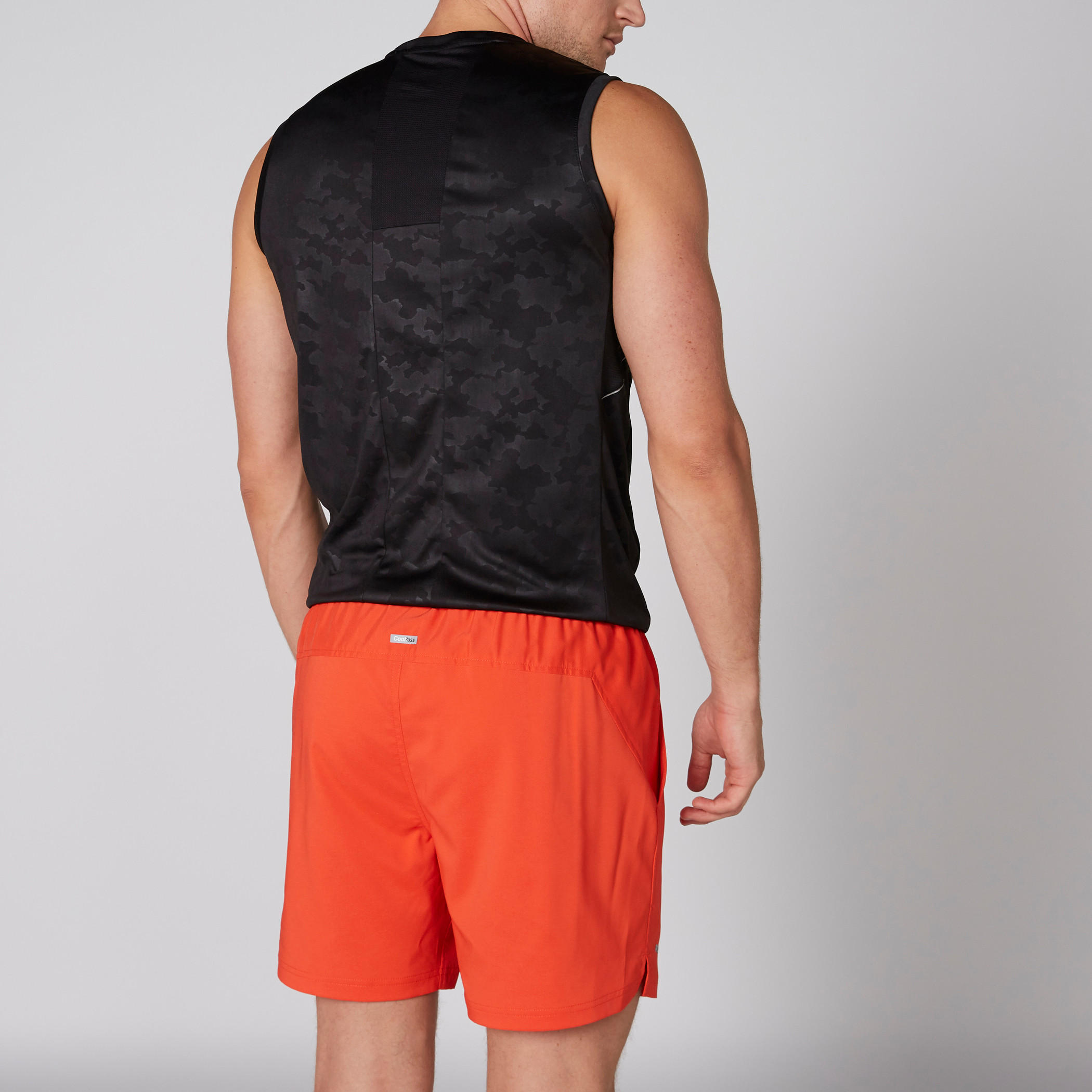 شورت بخصر مطّاطي وجيوب-men-clothing-sportswearandactivewear-bottoms-image-2