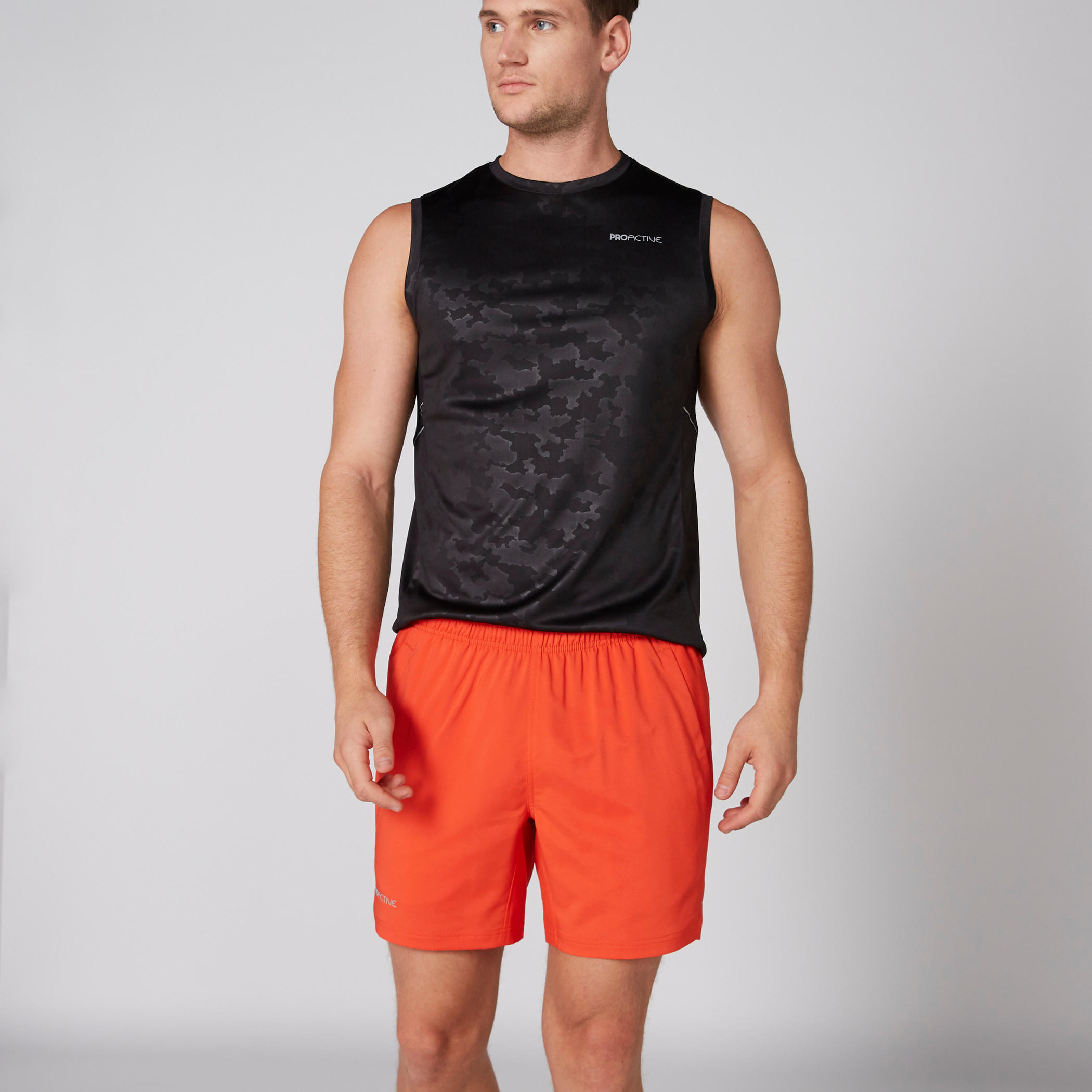 شورت بخصر مطّاطي وجيوب-men-clothing-sportswearandactivewear-bottoms-image-3