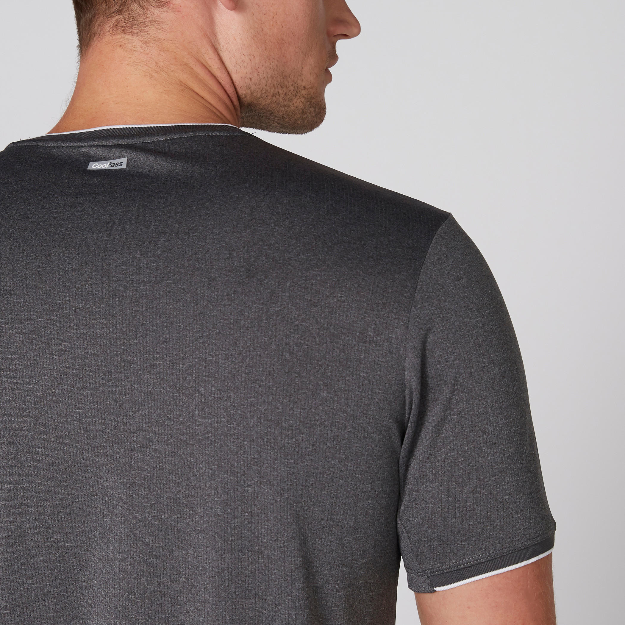 تيشيرت بياقة مستديرة وأكمام قصيرة-men-clothing-sportswearandactivewear-tshirtsandpolos-image-4