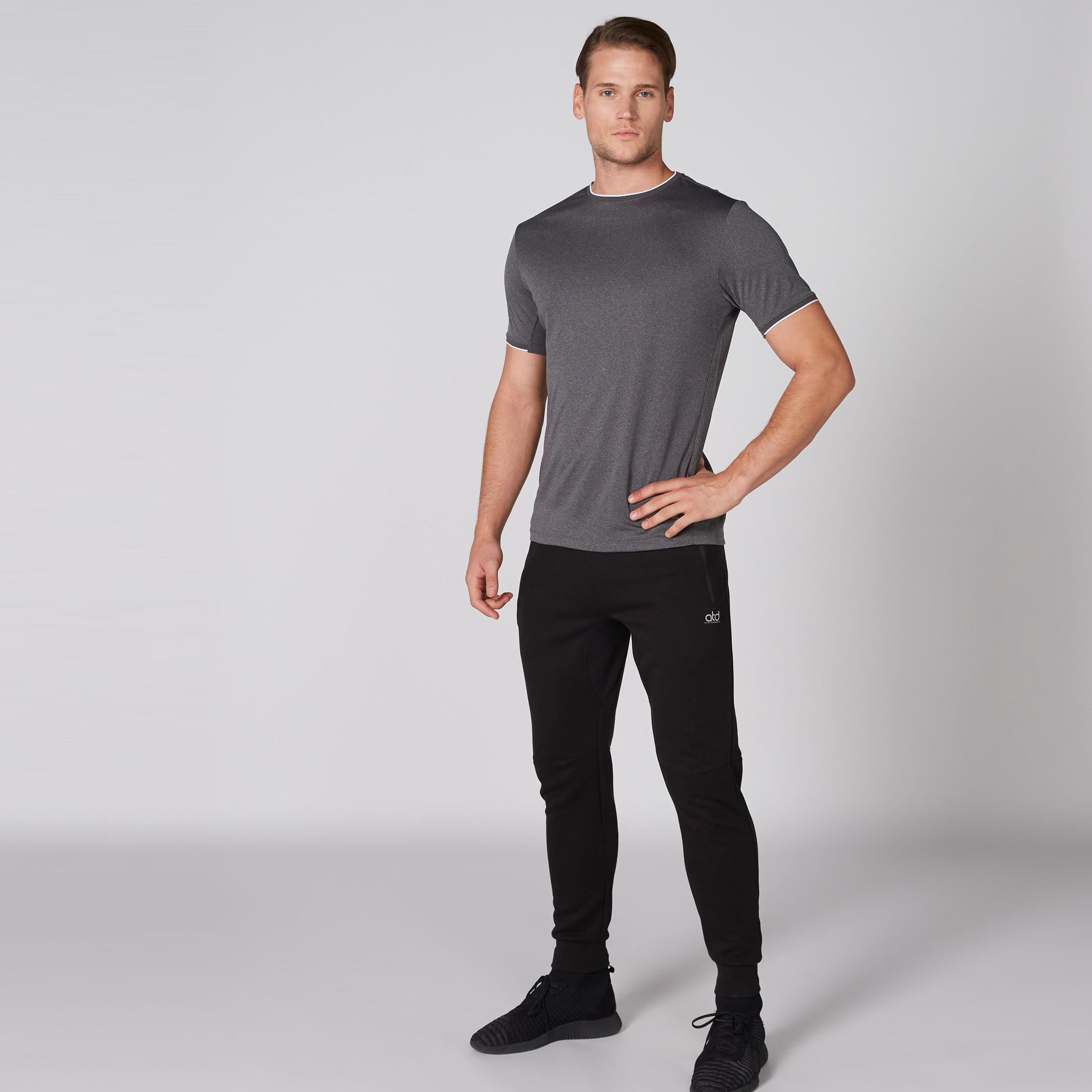بنطال رياضي طويل برباط وجيوب-men-clothing-sportswearandactivewear-bottoms-image-1