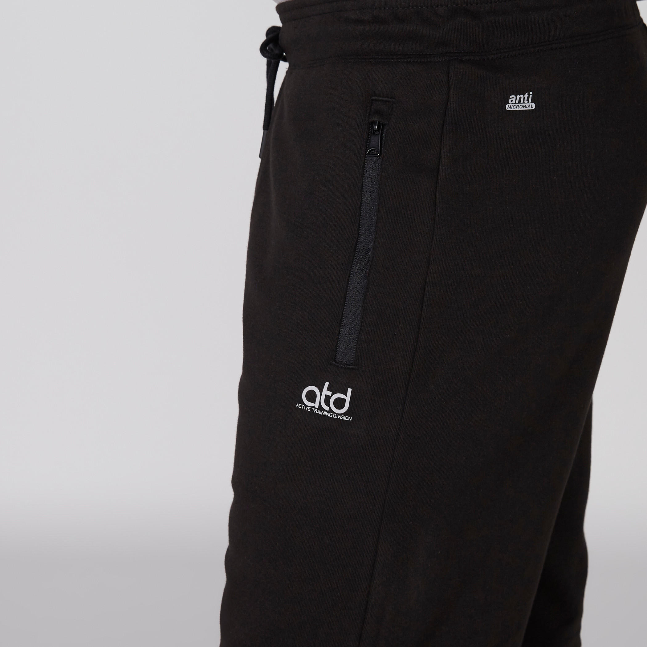 شورت بخصر مطّاطي وجيوب ورباط-men-clothing-sportswearandactivewear-bottoms-image-4